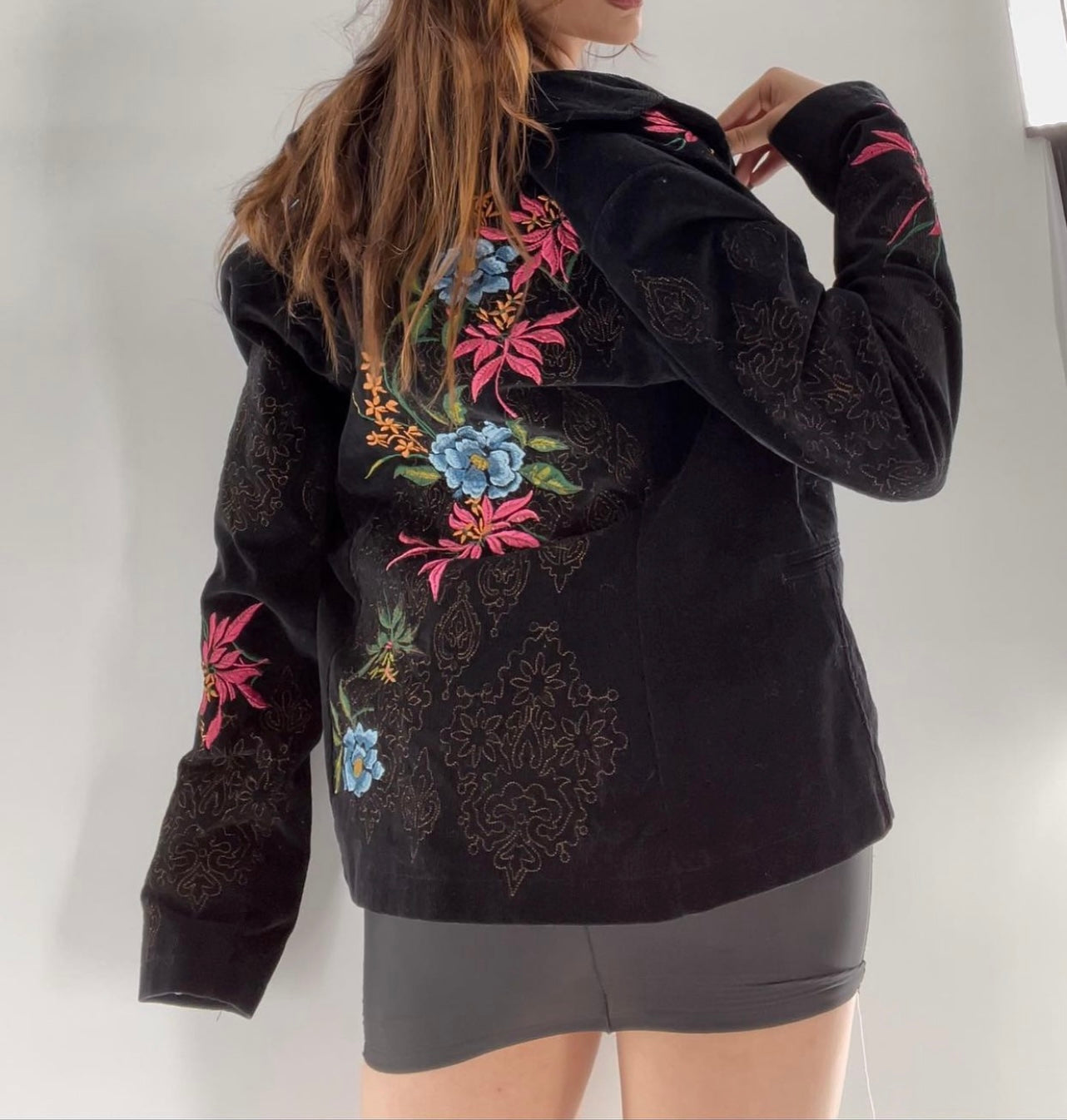 Vintage Paparazzi Embroidered Blazer (S)
