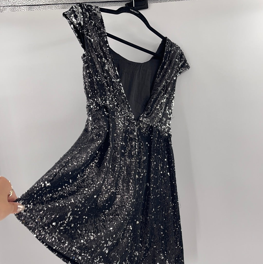 F21- Black Sequin Mini Dress (Small)