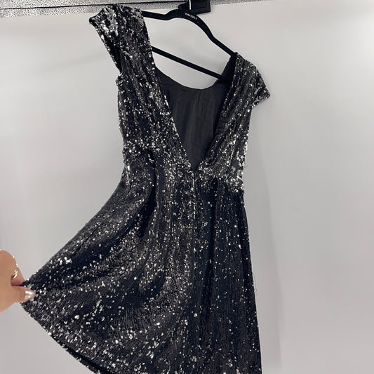 F21- Black Sequin Mini Dress (Small)