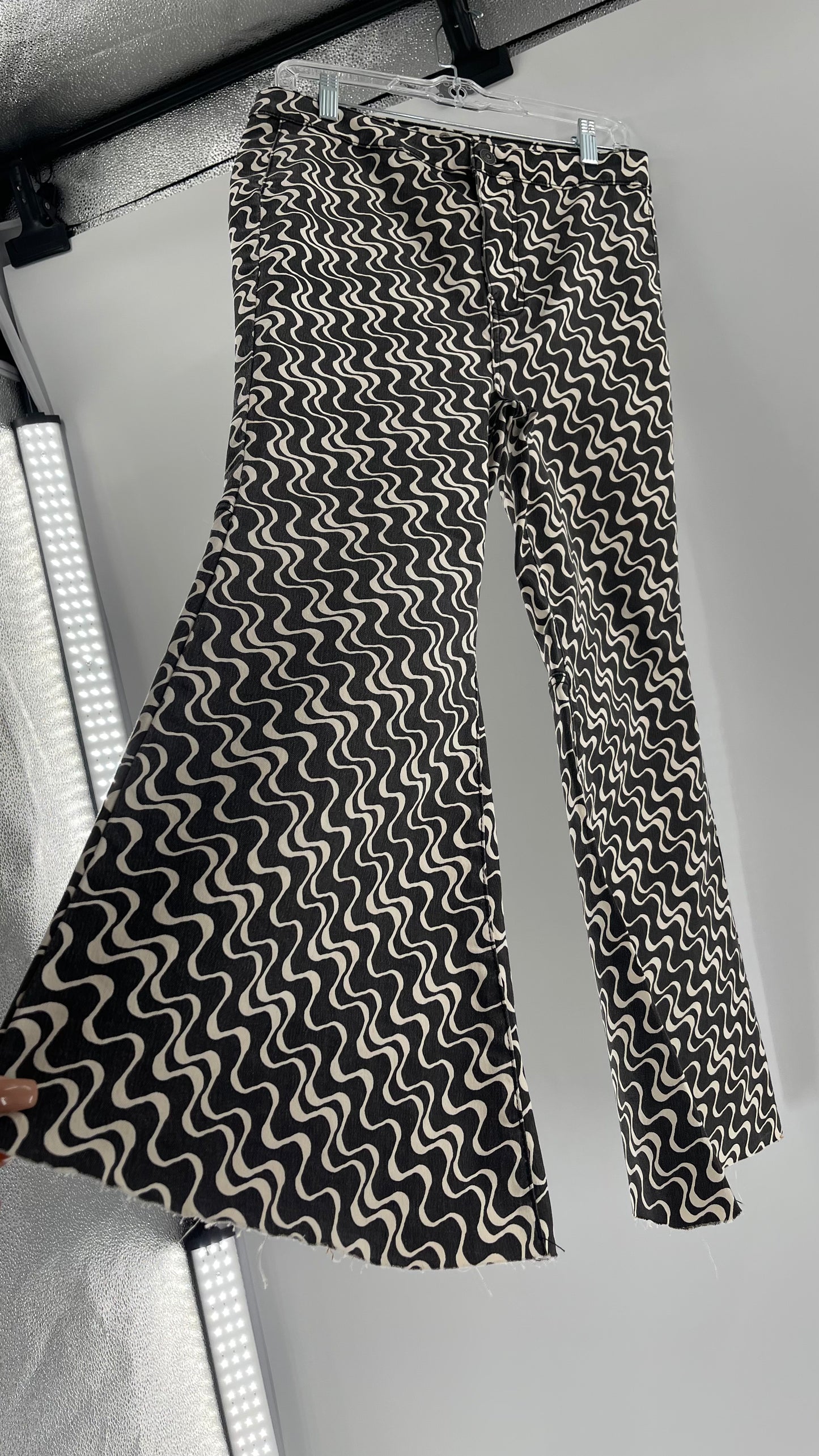 Free People Youthquake Black and White Wavy Patterned Flare Bell Bottoms (31)