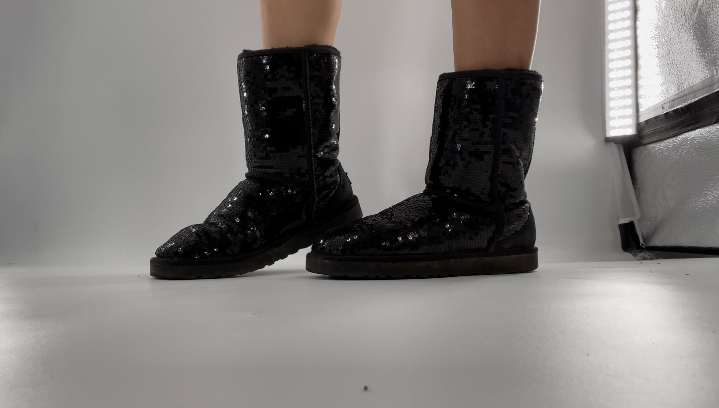 UGG 3161 Classic pop Short Black Sequin Sparkle Sheepskin Lined Boots Women’s Size 10
