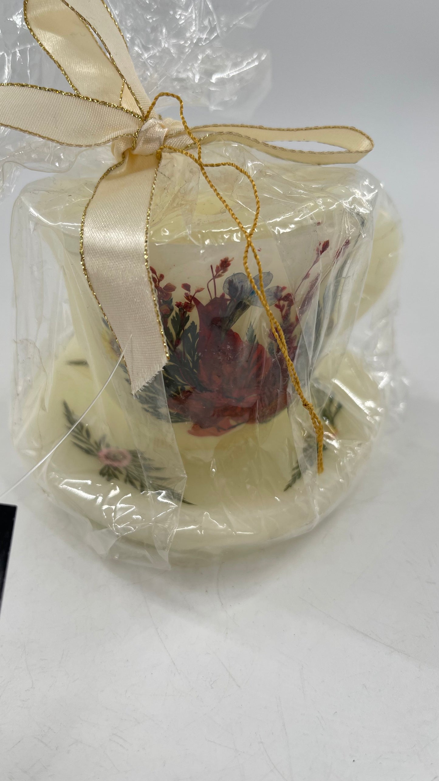 Vintage Pressed Flower Teacup Candle