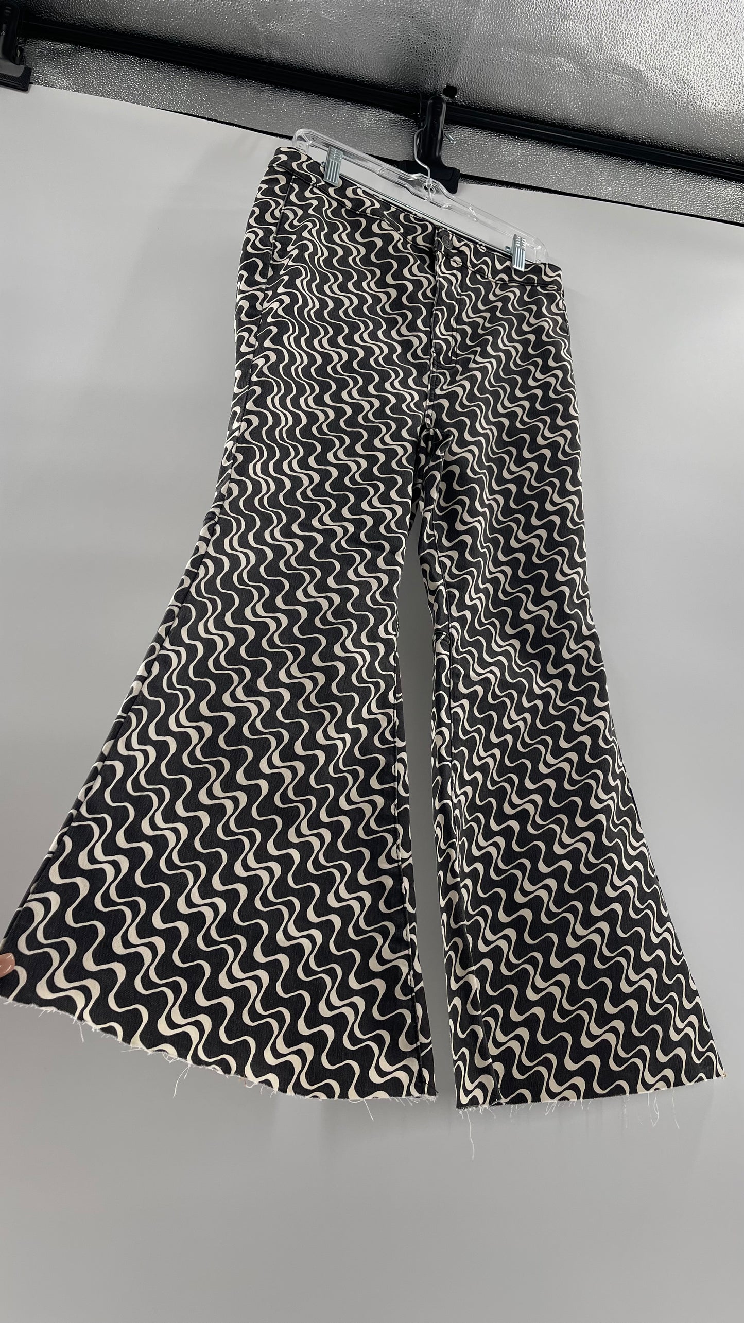 Free People Youthquake Black and White Wavy Patterned Flare Bell Bottoms (31)