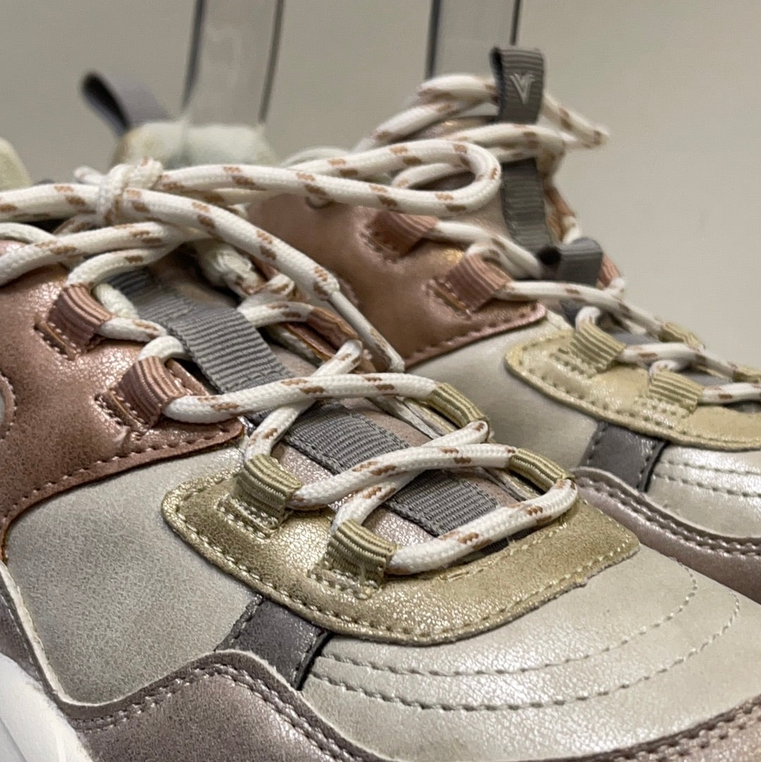 Victoria Sneakers