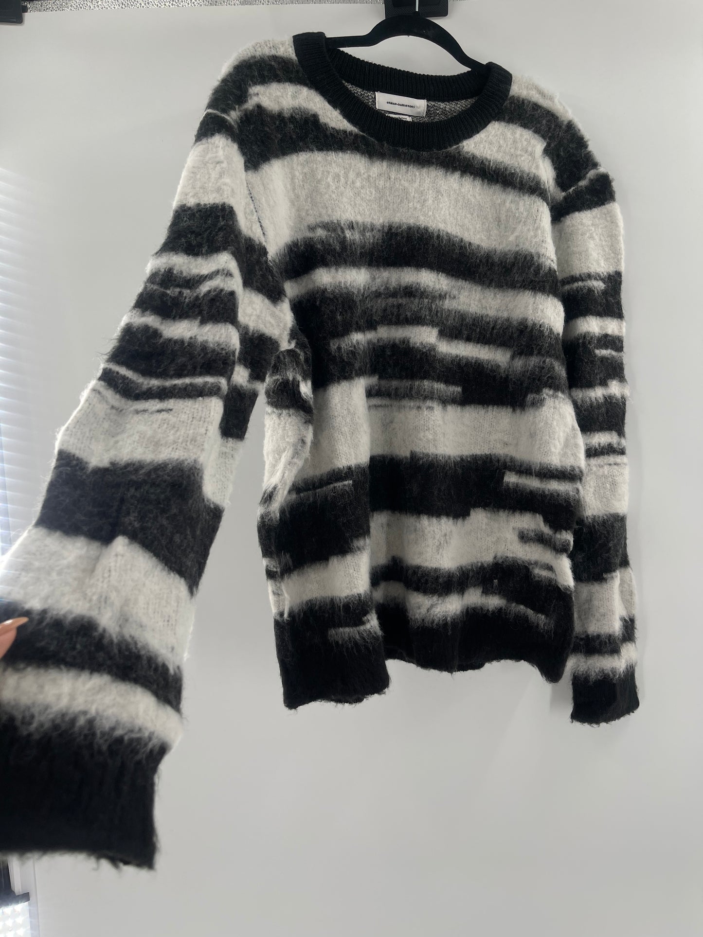Urban Outfitters Black/White Sweater (Large)