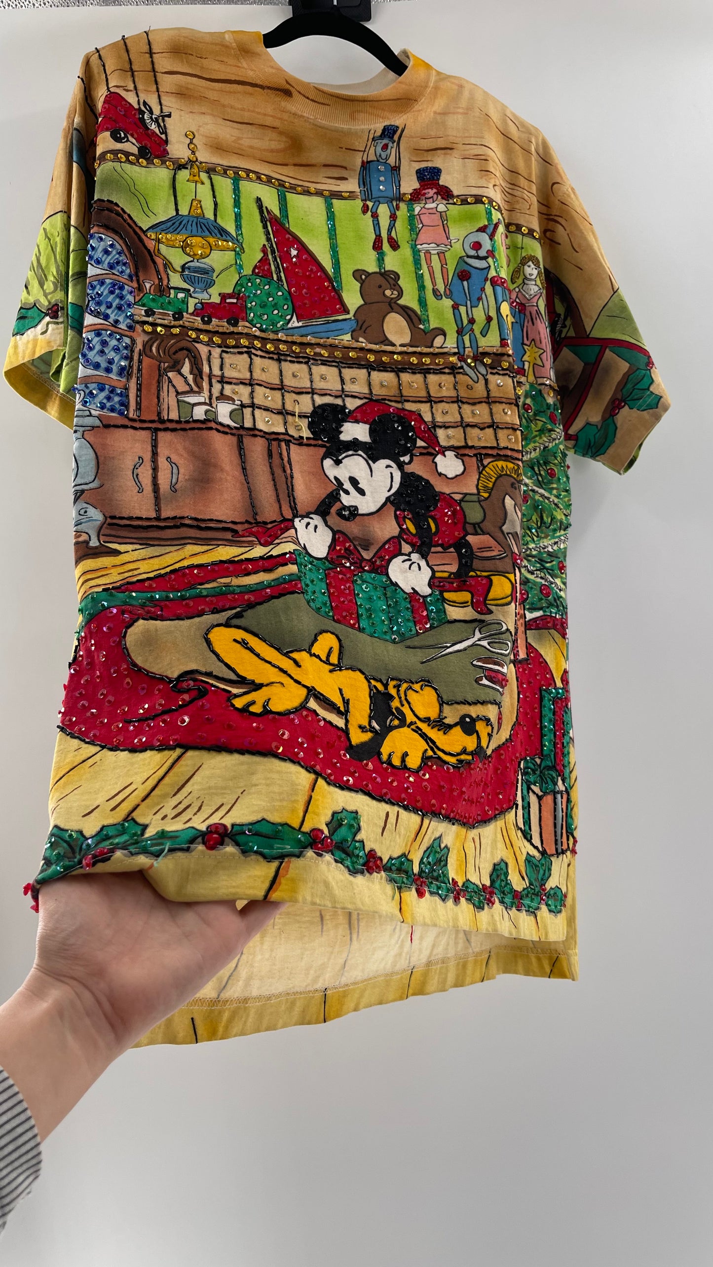 Vintage 1980s Disney by JouJou Mickey’s Christmas Sequined T (Large)