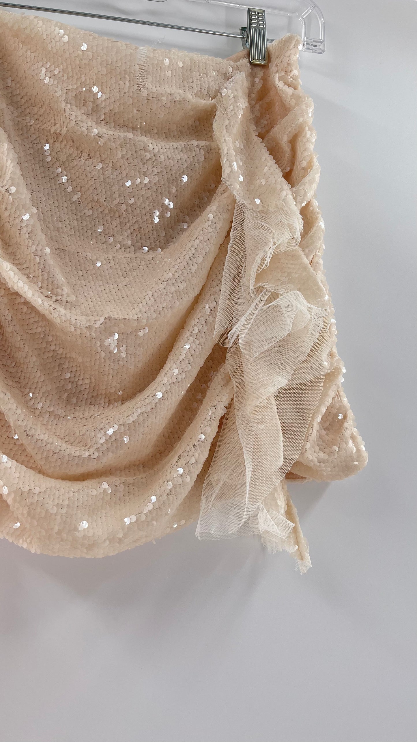 En Saison Free People White Sequin Ruffle Side Mini Skirt (Small)