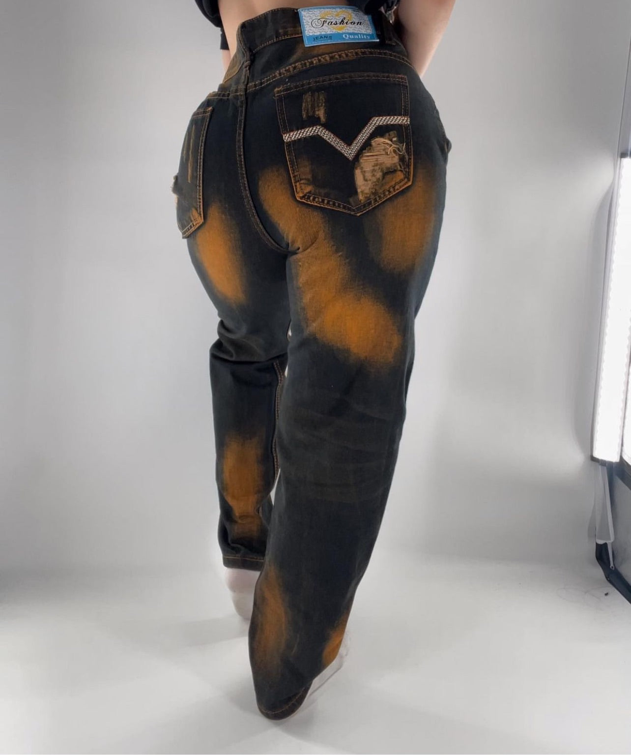 “Fashion Jeans” Embroidered Jeans (Sz 34)