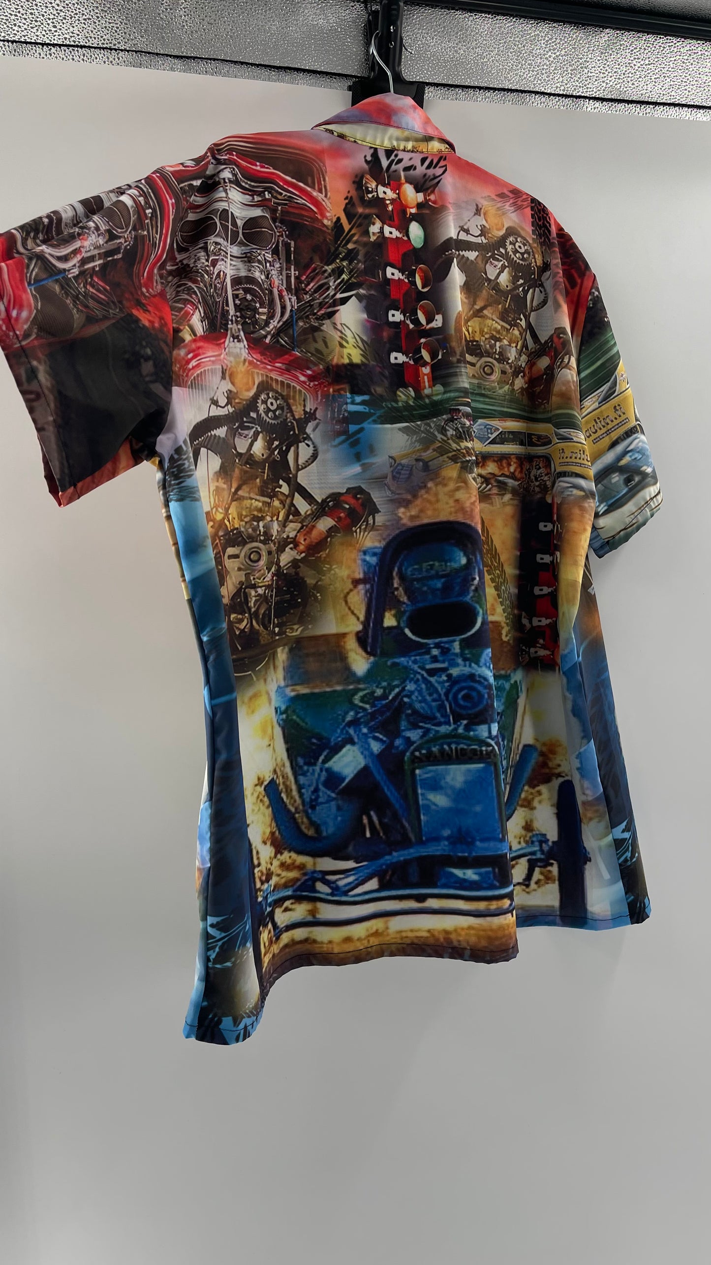 Unmarked Graphic Short Sleeve Button Up (Large)