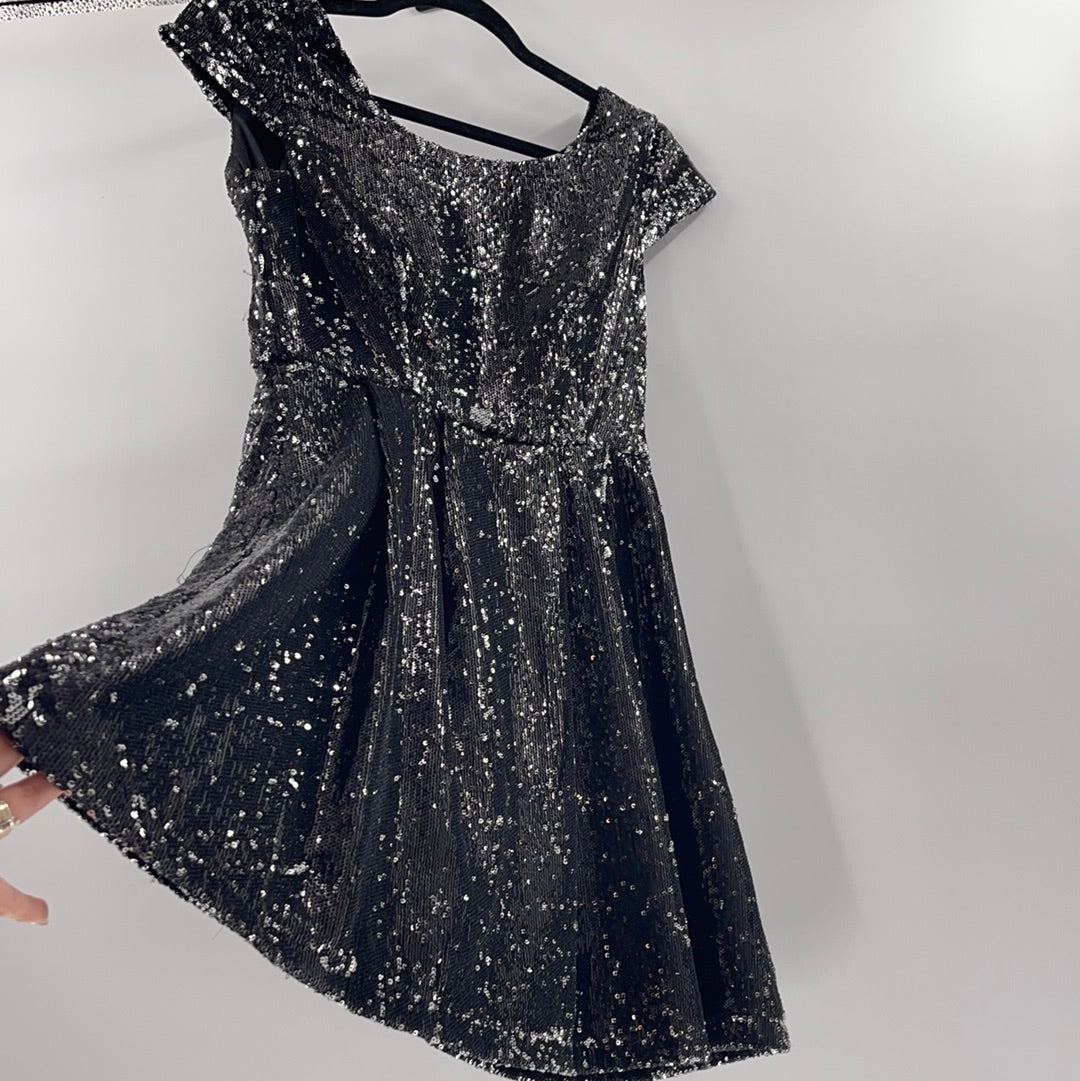 F21- Black Sequin Mini Dress (Small)