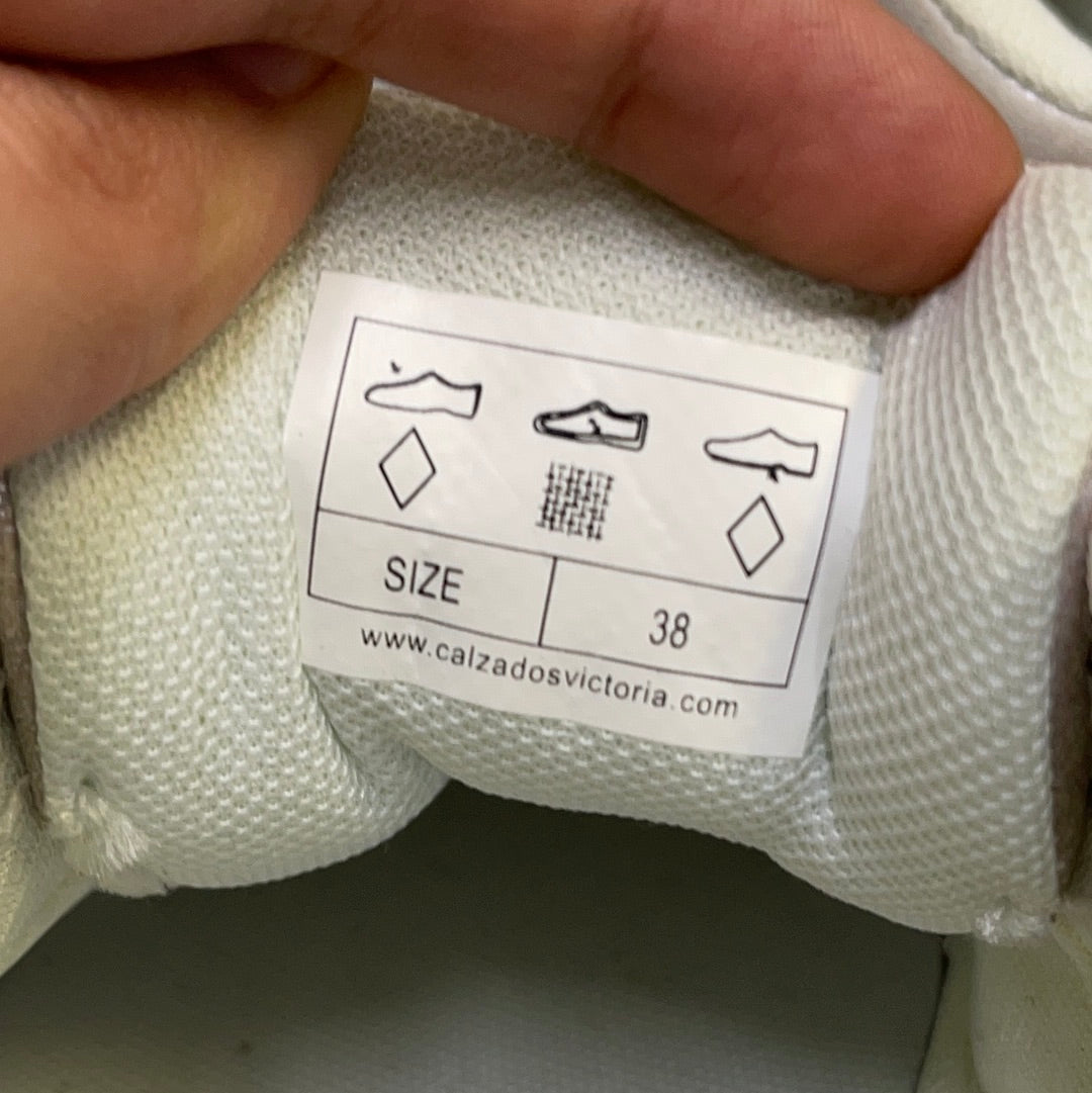 Victoria Sneakers