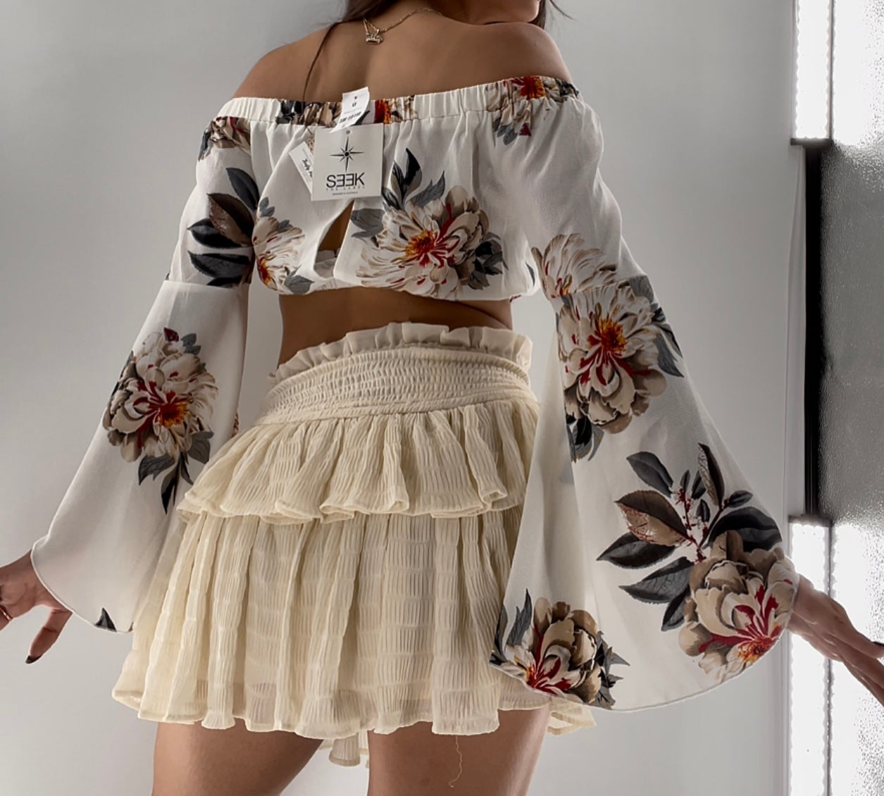 SEEK the label Bell Sleeve Floral Crop (XS)