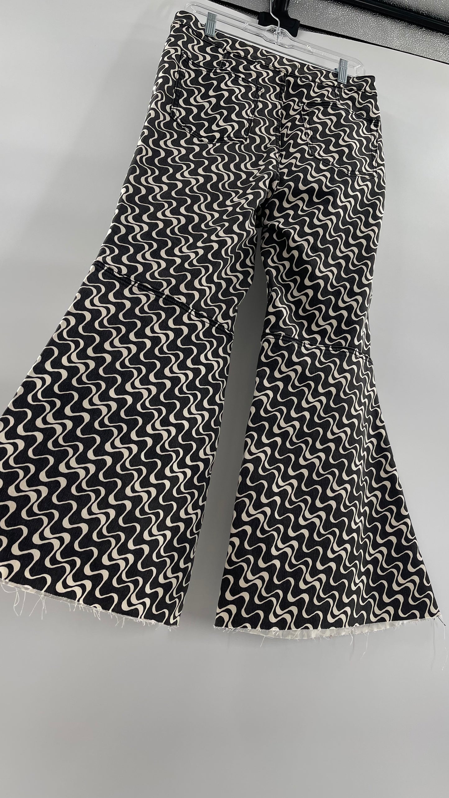 Free People Youthquake Black and White Wavy Patterned Flare Bell Bottoms (31)