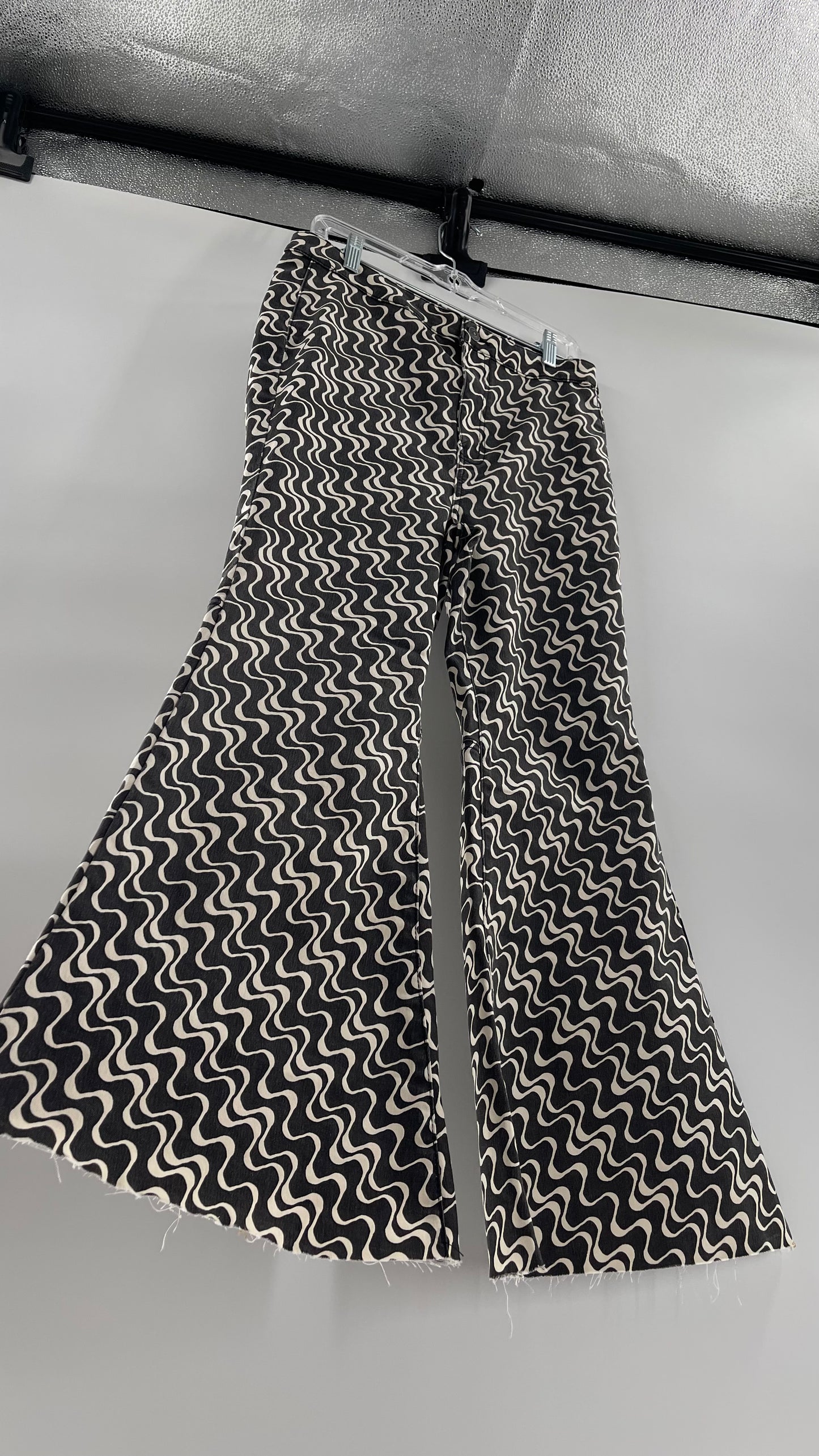 Free People Youthquake Black and White Wavy Patterned Flare Bell Bottoms (31)
