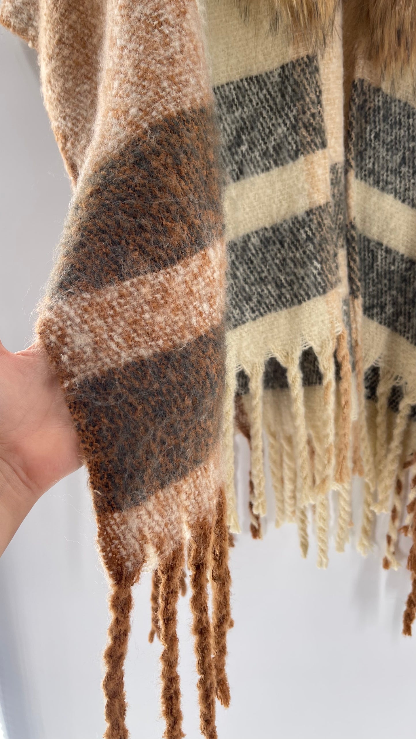 Adrienne Vitadinni Fringe Plaid Fur Collar Cape (OS)