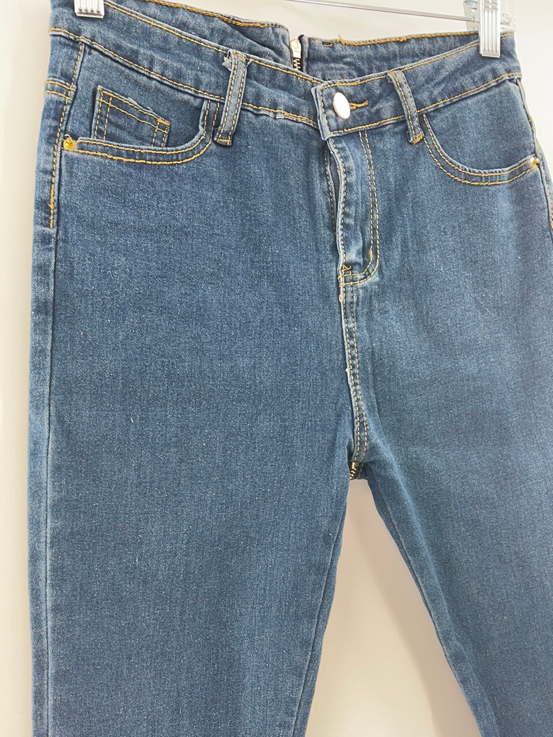 Wanna This: Zip in the Back Jeans (Size M)