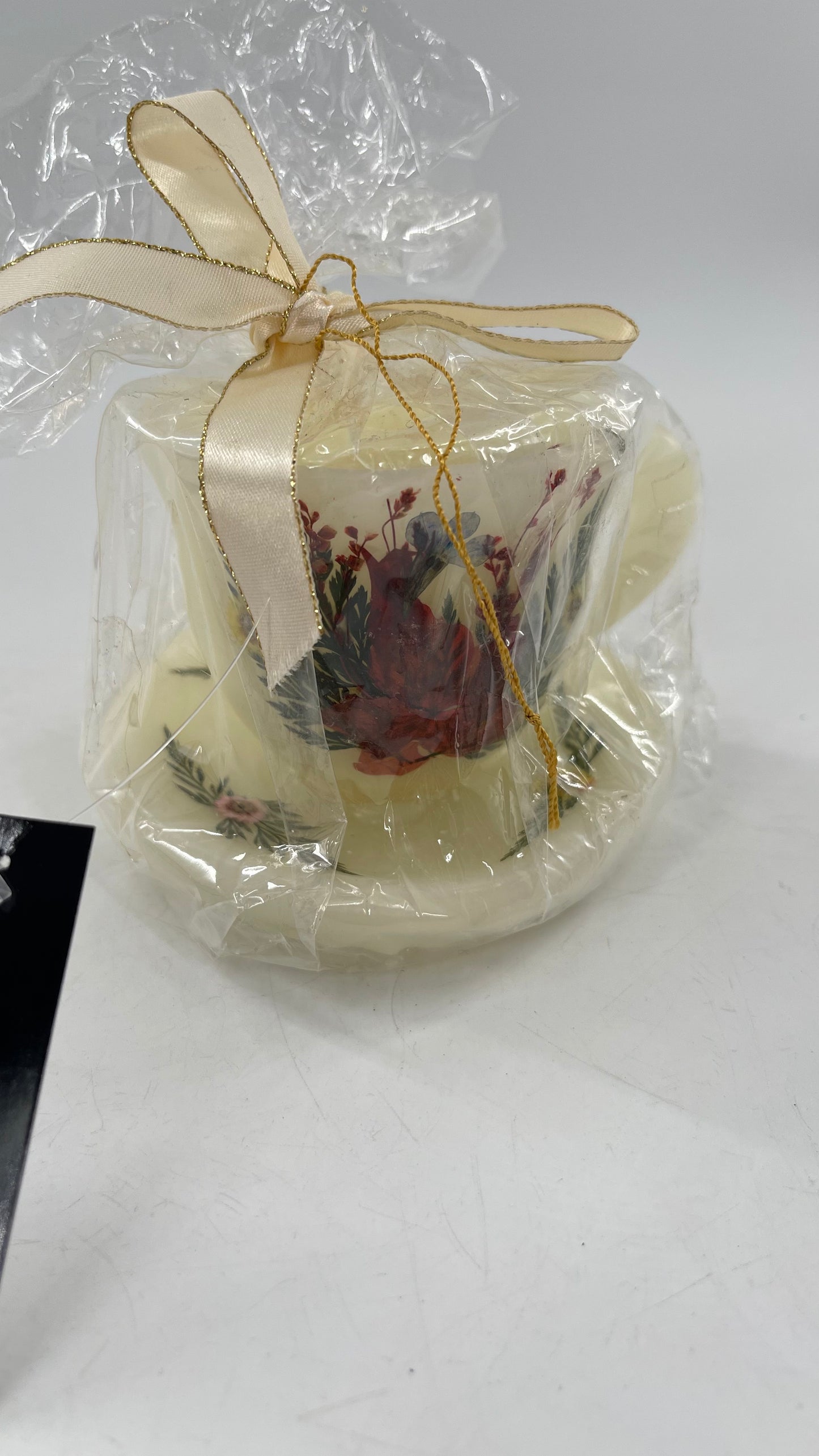 Vintage Pressed Flower Teacup Candle