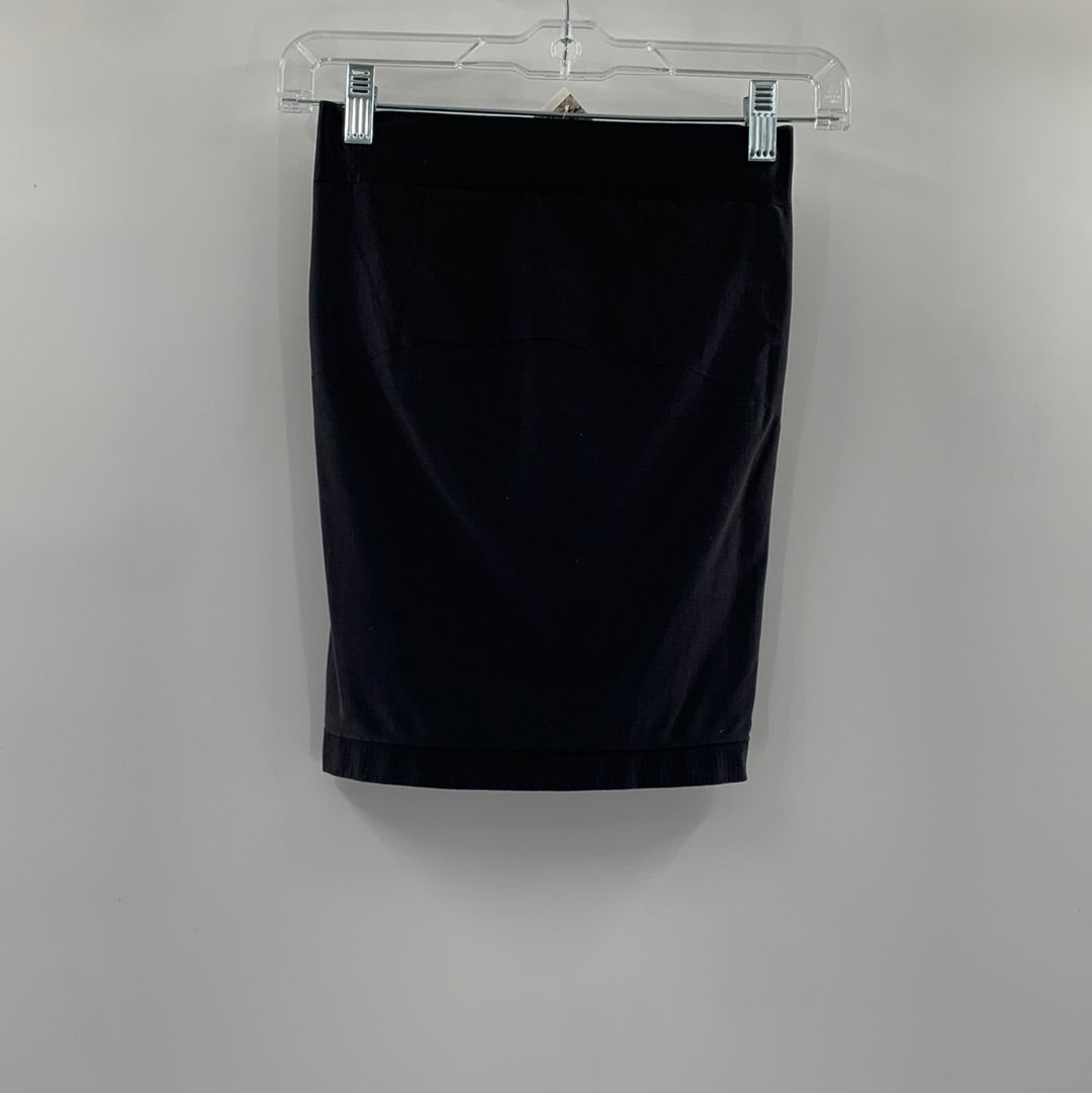 Yummie Black with Rubber Lined Hem / Grips Shape-wear Mini Skirt (Size Small)