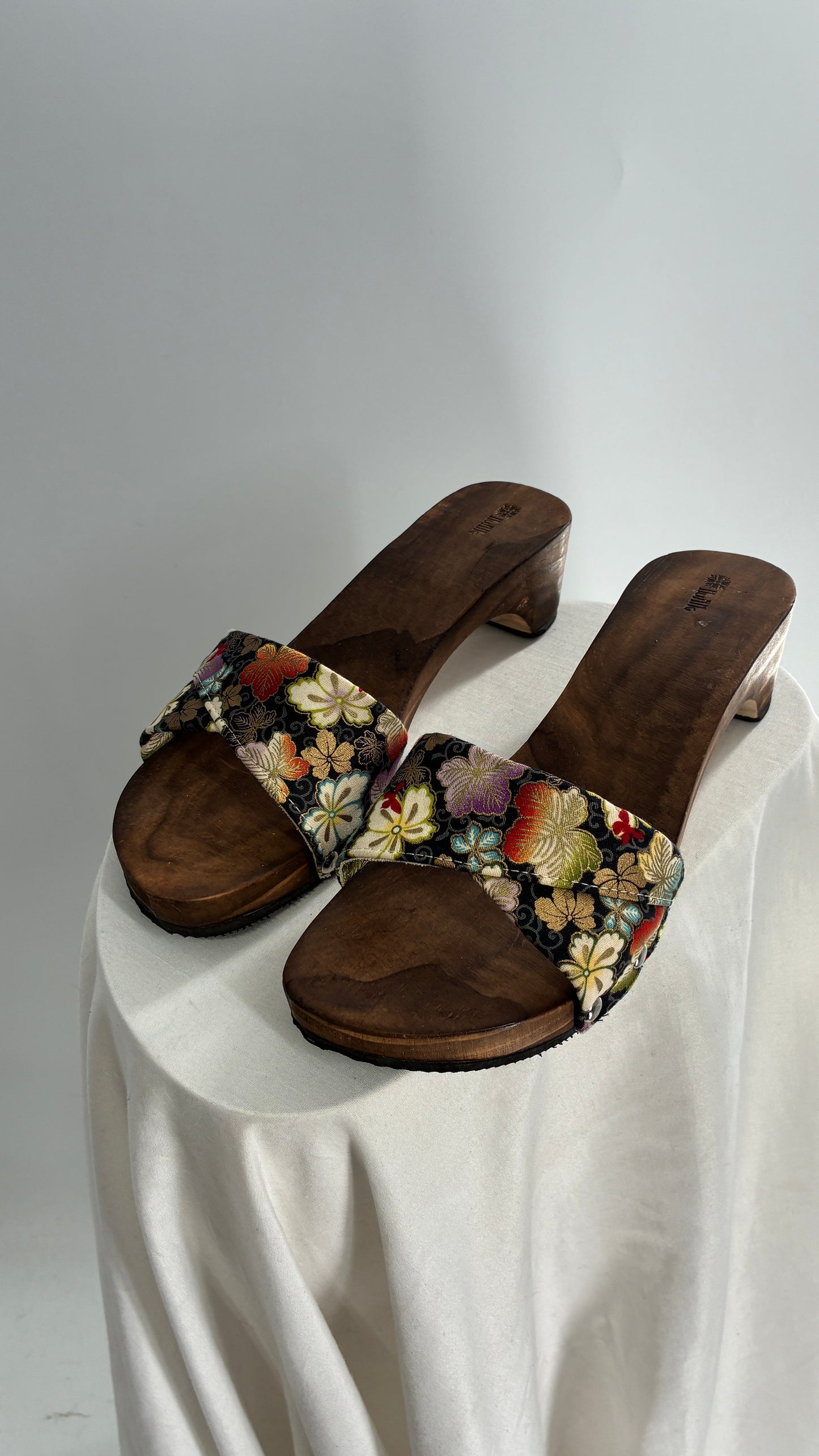 Vintage HUANG Wooden Sandal Clog with Floral Patterned Strap (8.5)