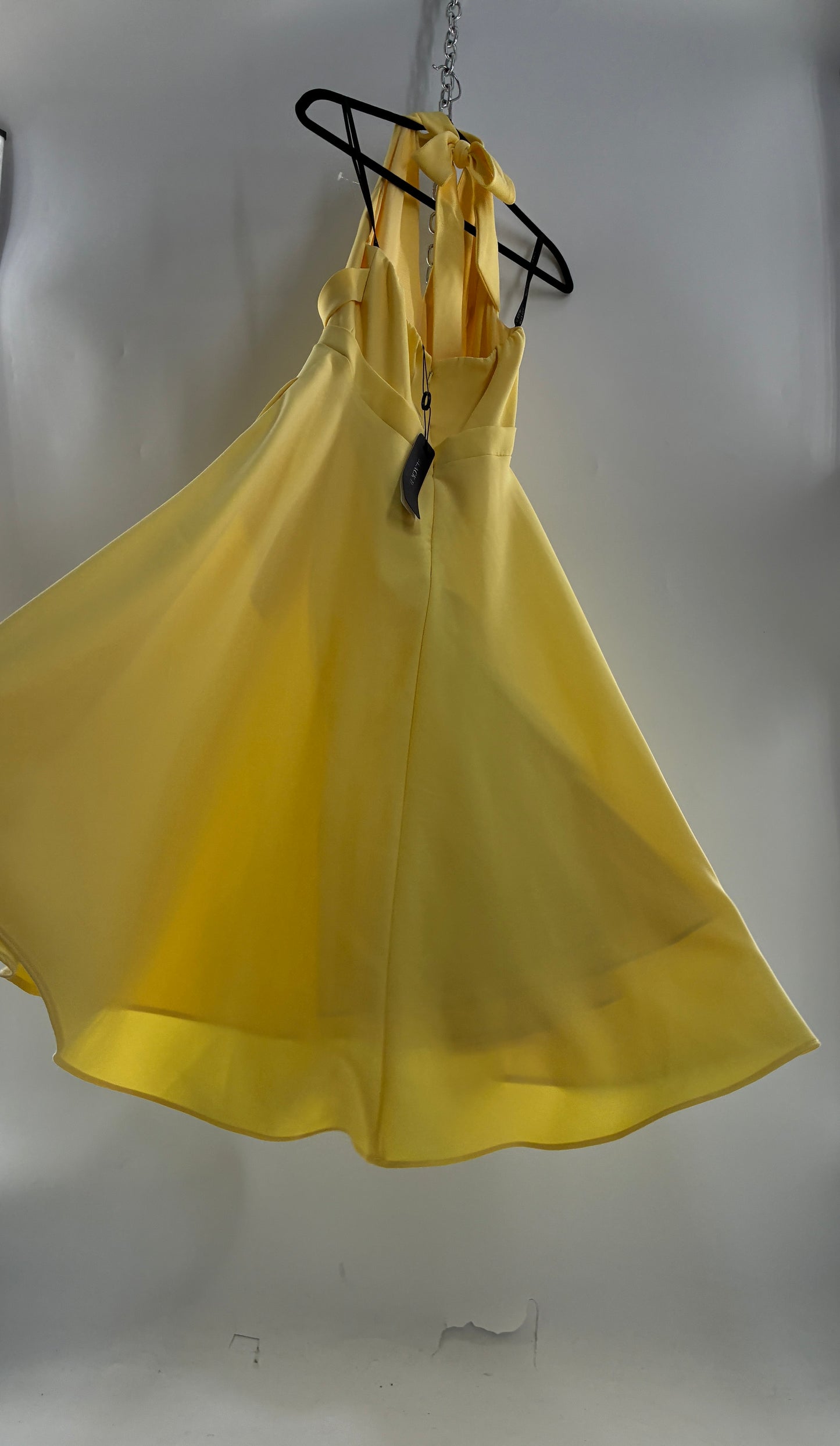 BLACK HALO Yellow High Neck Open Back 1950s Style Circle Skirt Dress with Tags Attached (8,10)