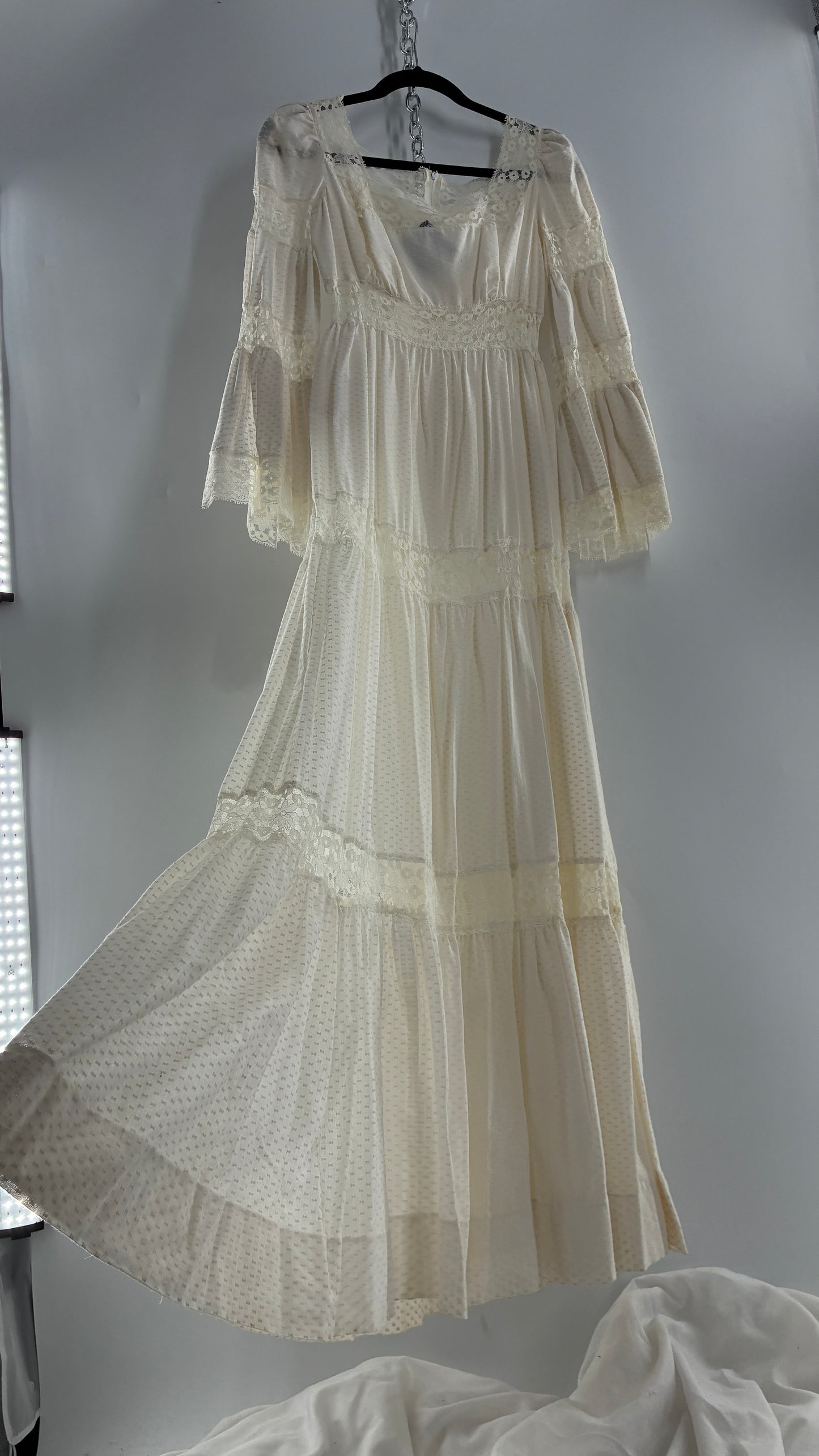 Vintage 1970s Off White Handmade Bell Sleeve Possible Wedding Gown (XS/Small)