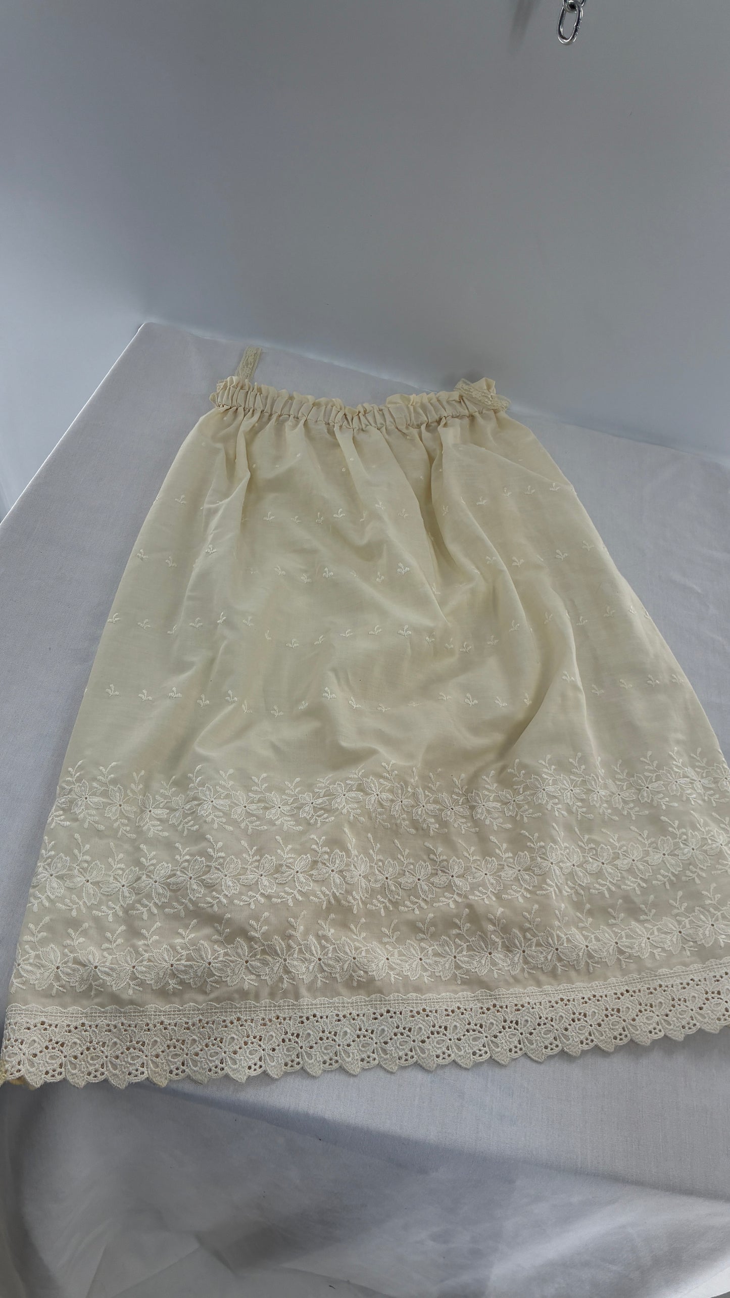 Vintage 1960s Handmade Lace Hem Cotton Skirt with Embroidered Patterning (XS/S)