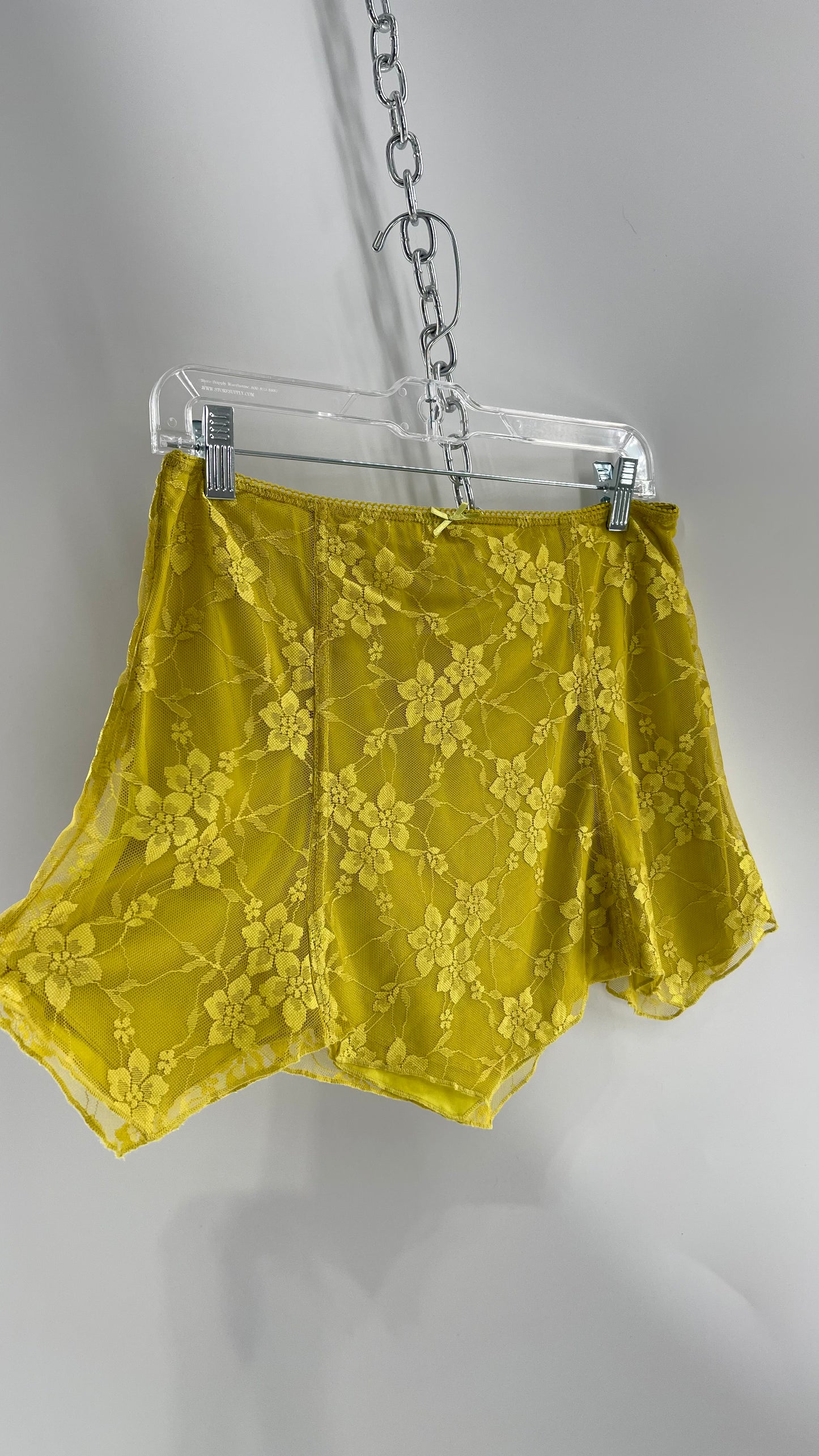 Urban Outfitters Green Lace Hankerchief Hem Mini Skirt (Medium)