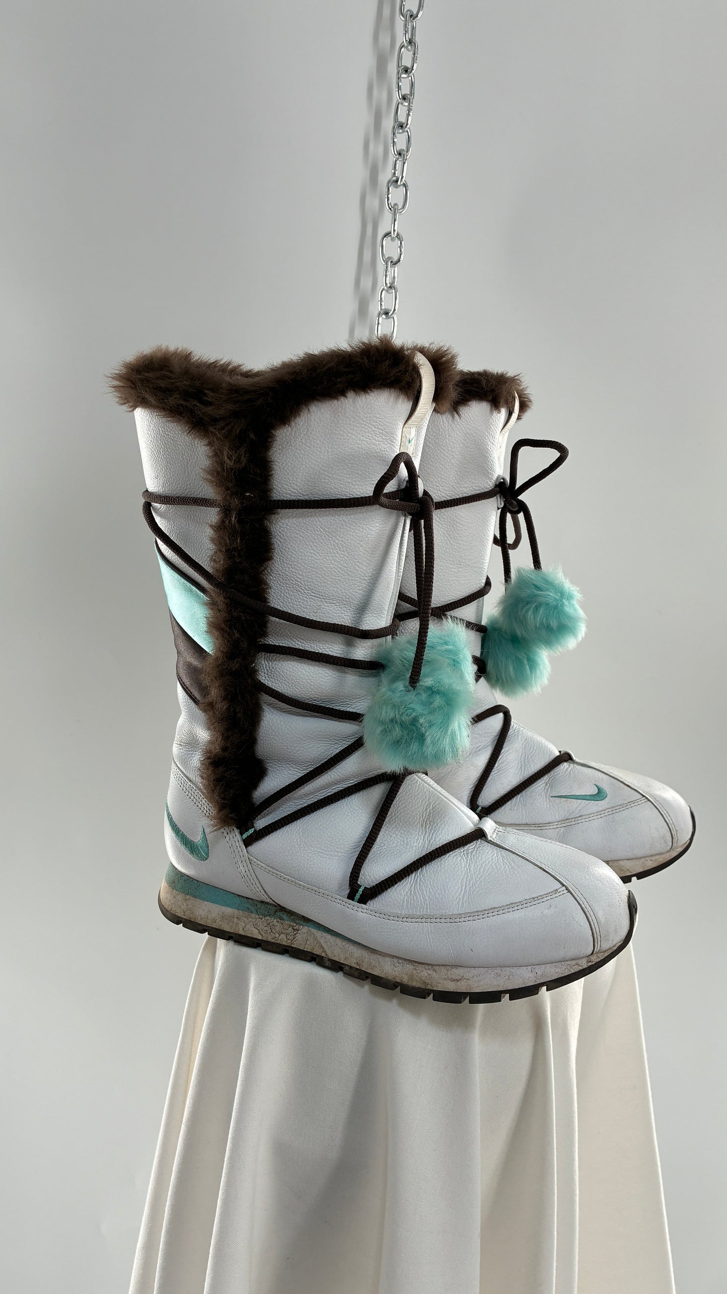 Vintage NIKE Pom Pom Snow Style White Boots Lined with Brown Fur, Turquoise Details (9)