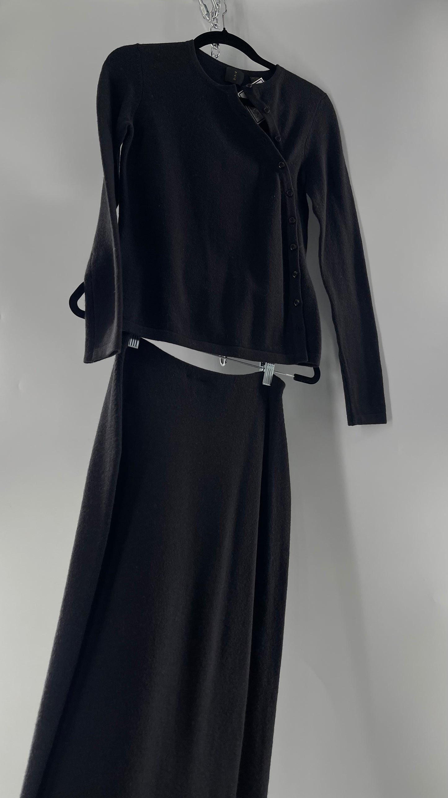 Vintage MAGASCHONI 80% Wool and 20% Spandex Black Button Front Long Sleeve and Midi Skirt (XS)