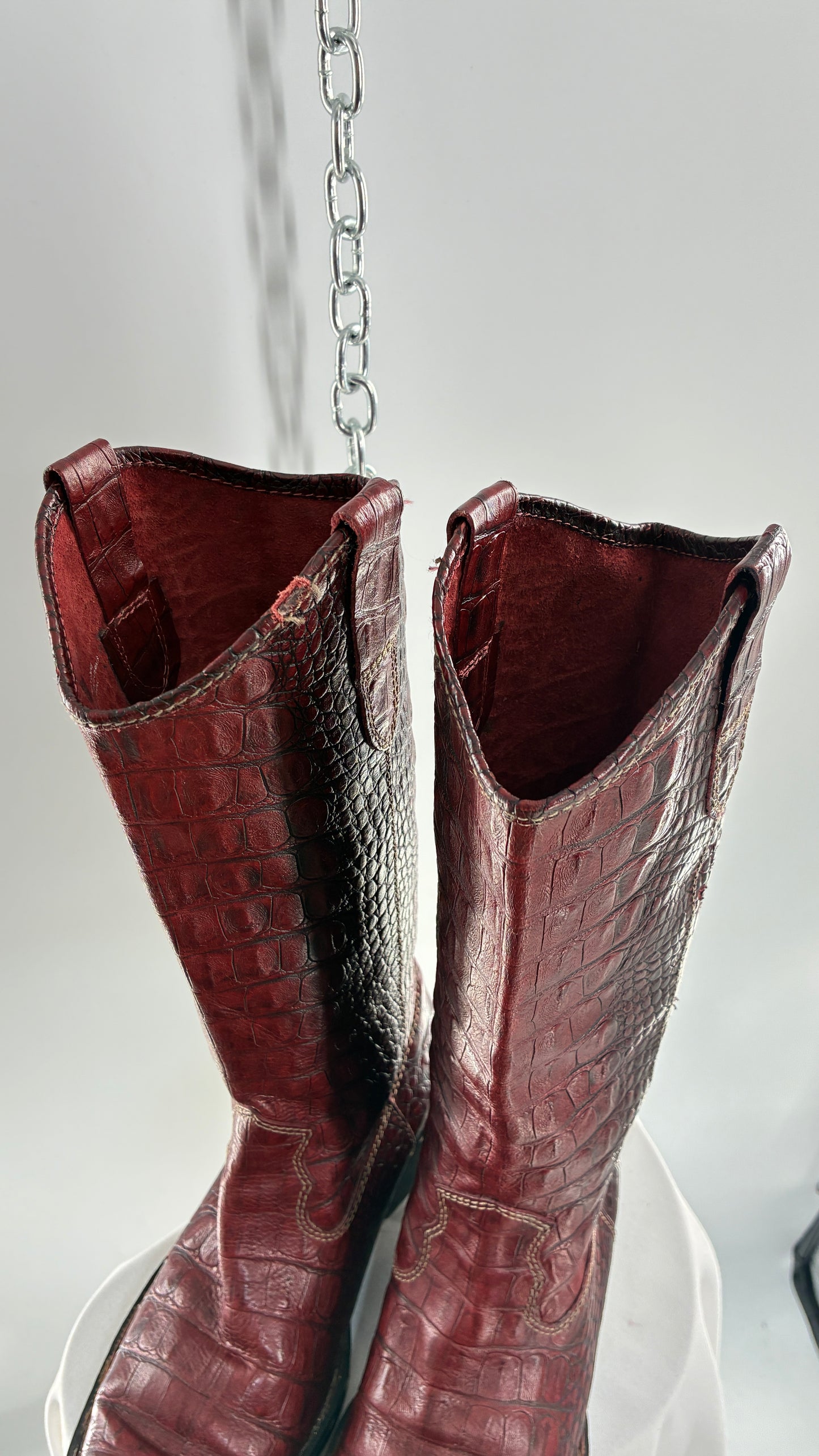 Vintage BORN Red Genuine Leather Crocodile Embossed Pointed Toe Boots (8.5)