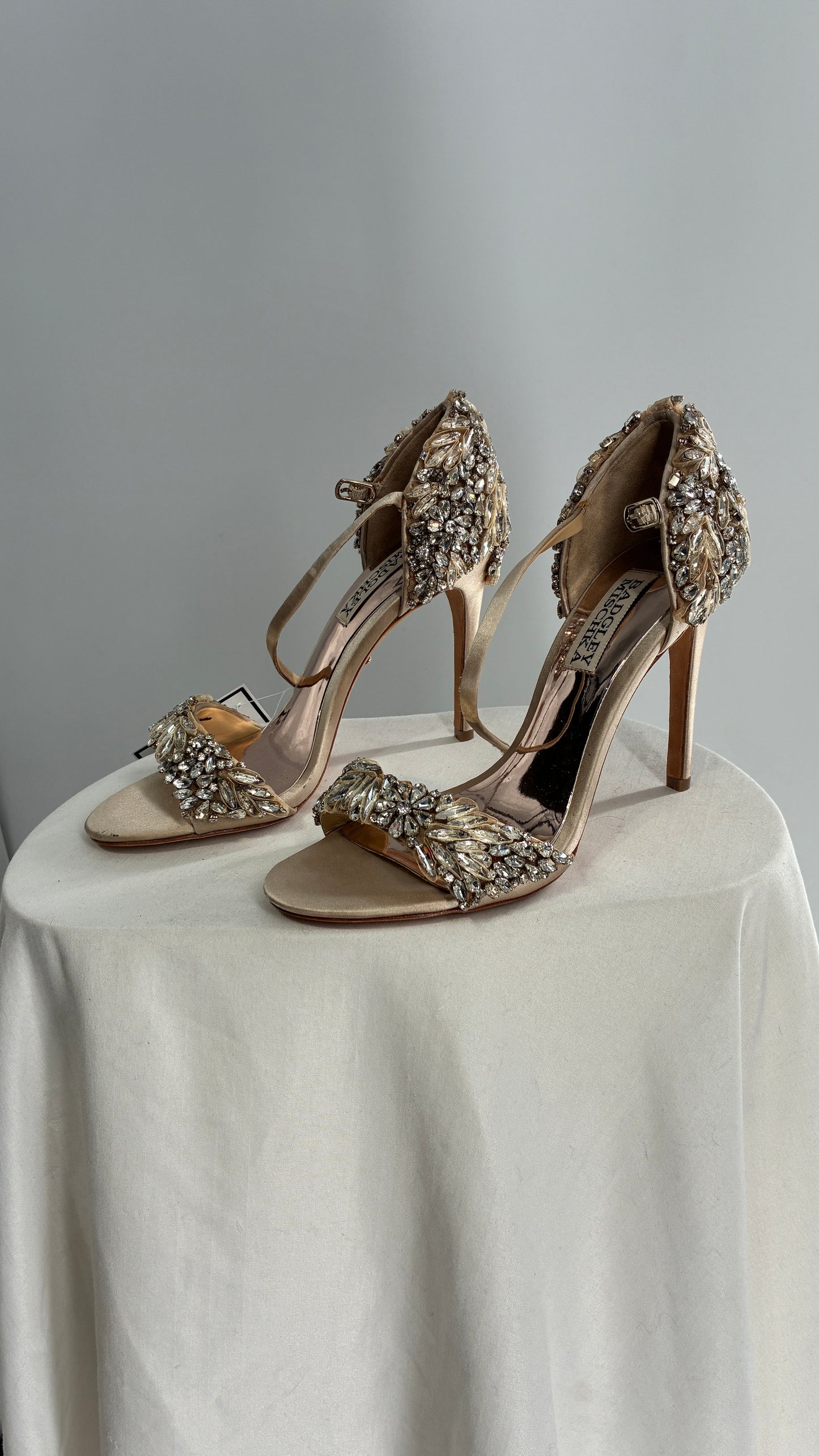 BAGDLEY MISCHKA Champagne Rhinestone Encrusted Embellished Round Toe Heels (5.5)