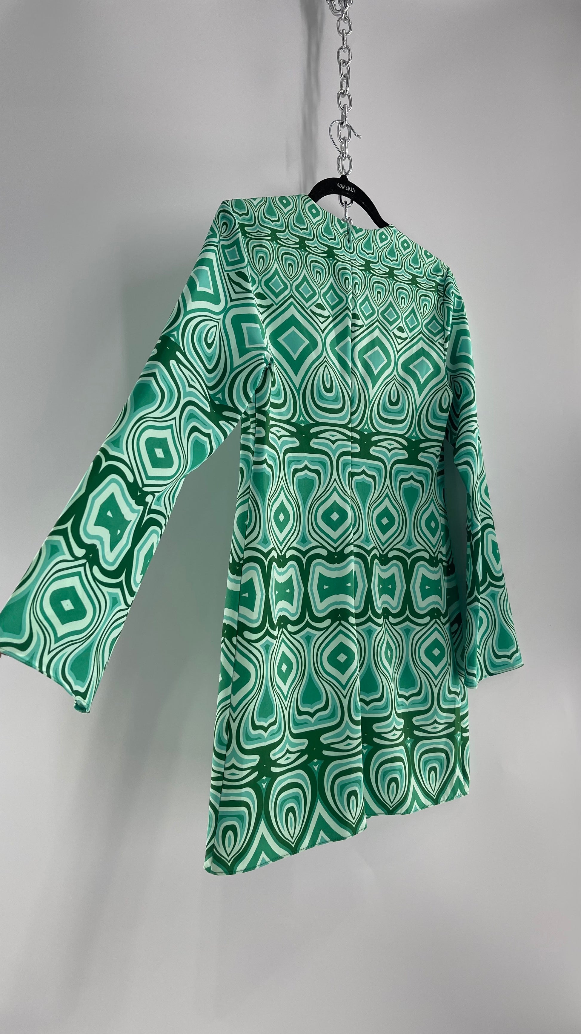 MNG Groovy Green Retro Psychedelic Dress (4) MNG Groovy Green Retro Psychedelic Dress (4)