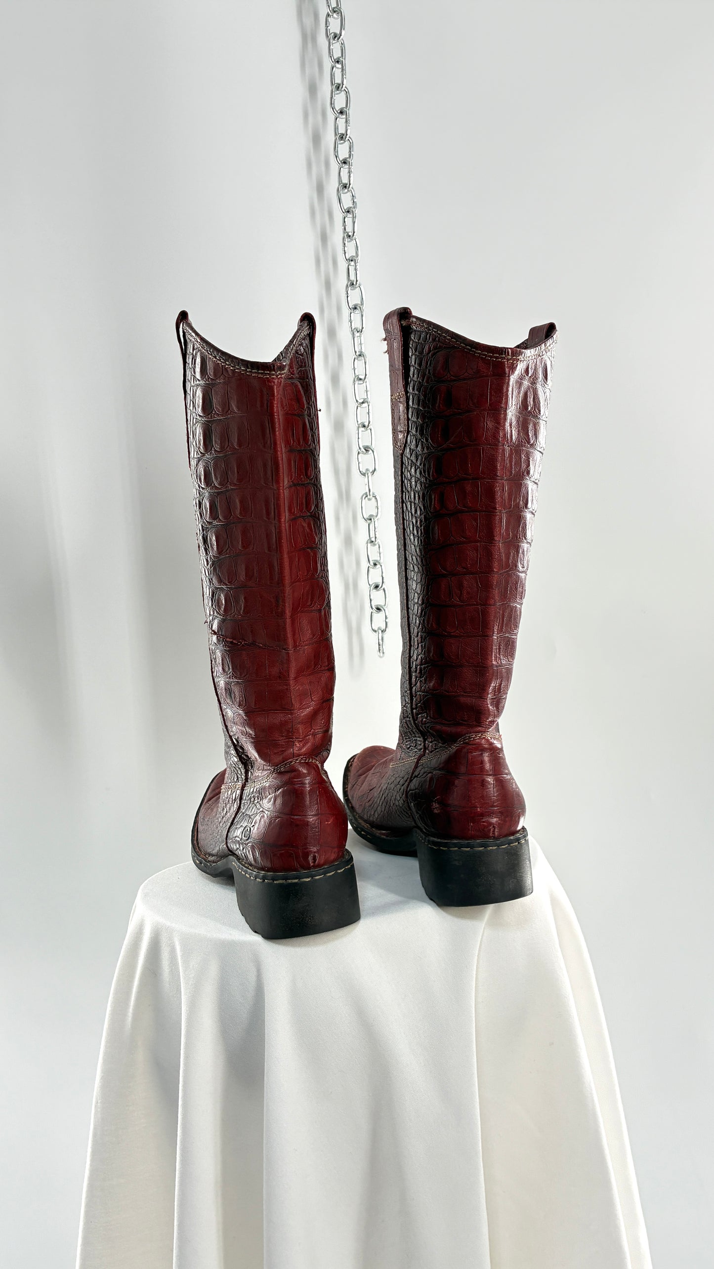 Vintage BORN Red Genuine Leather Crocodile Embossed Pointed Toe Boots (8.5)