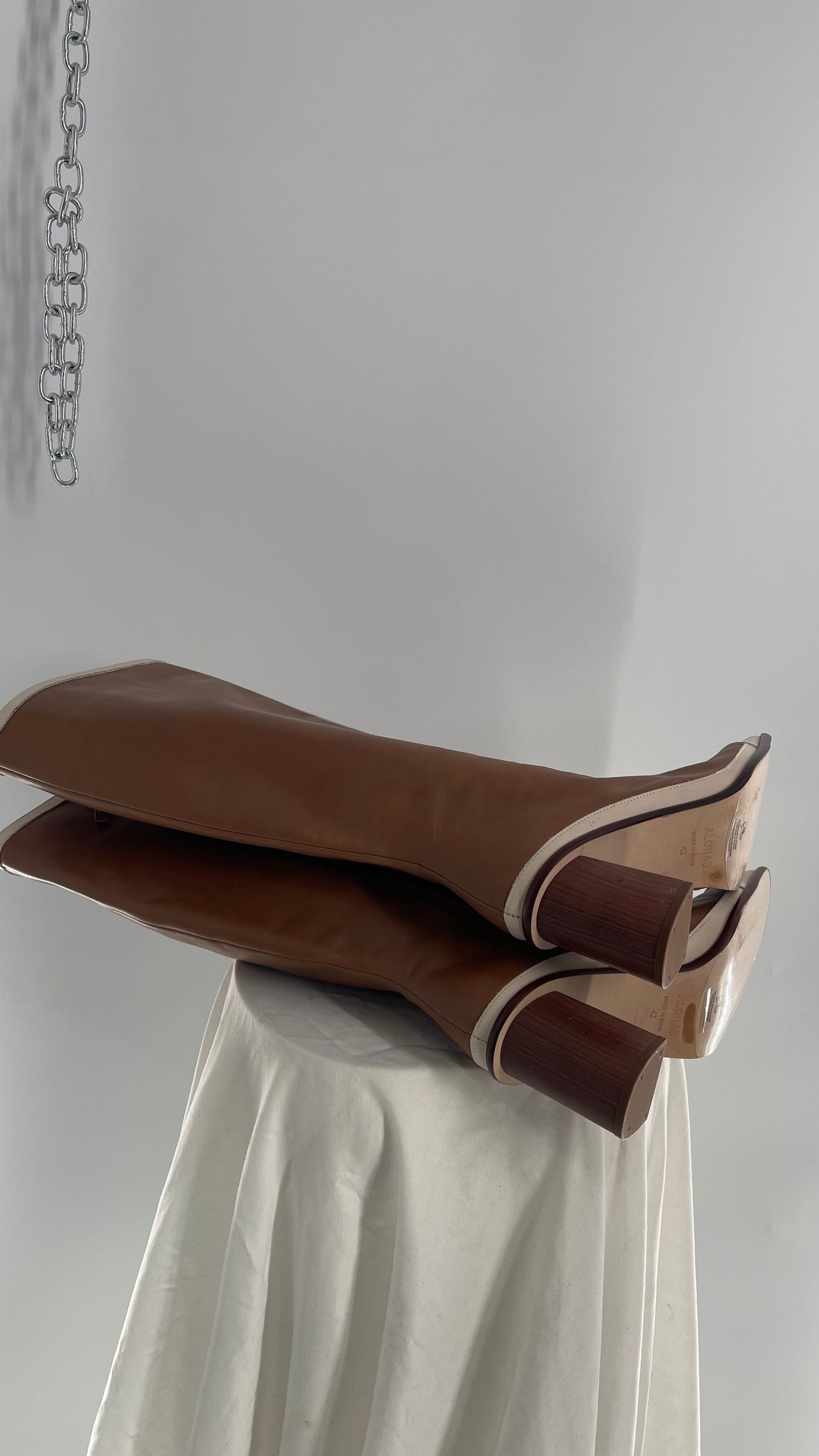 ALOHAS Brown and White Paneled Leather Booties (42)