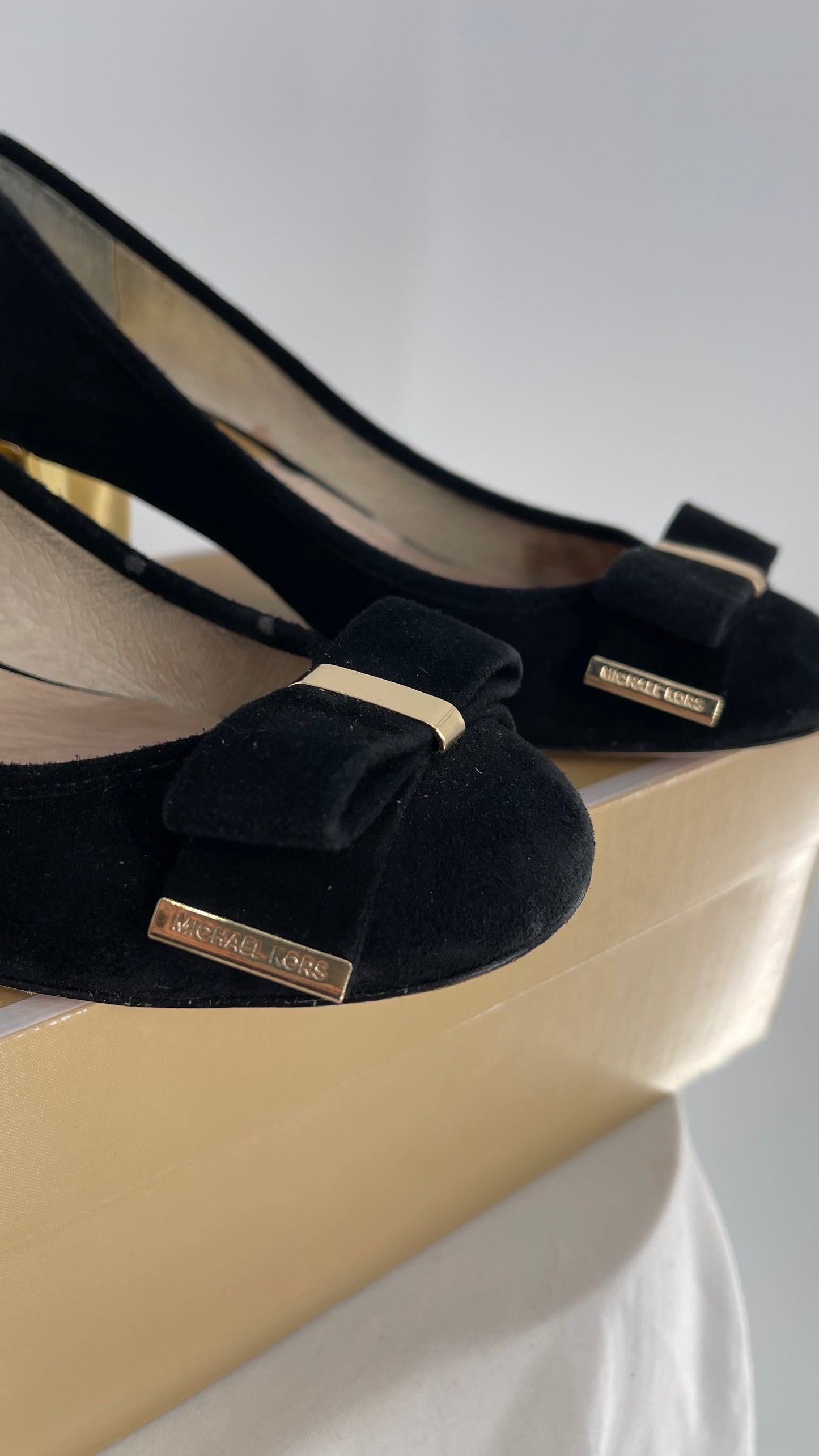 Vintage Michael Kors Black Suede Rounded Toe Kitten Heel with Bow Front (8.5)