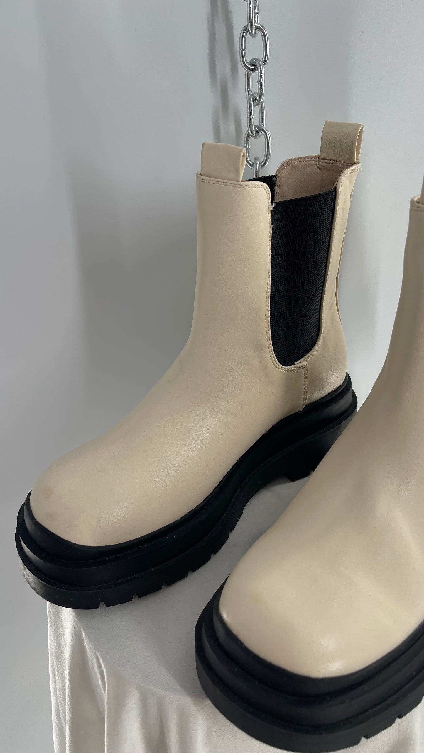 Urban Outfitters Off White Chelsea Boot (9)