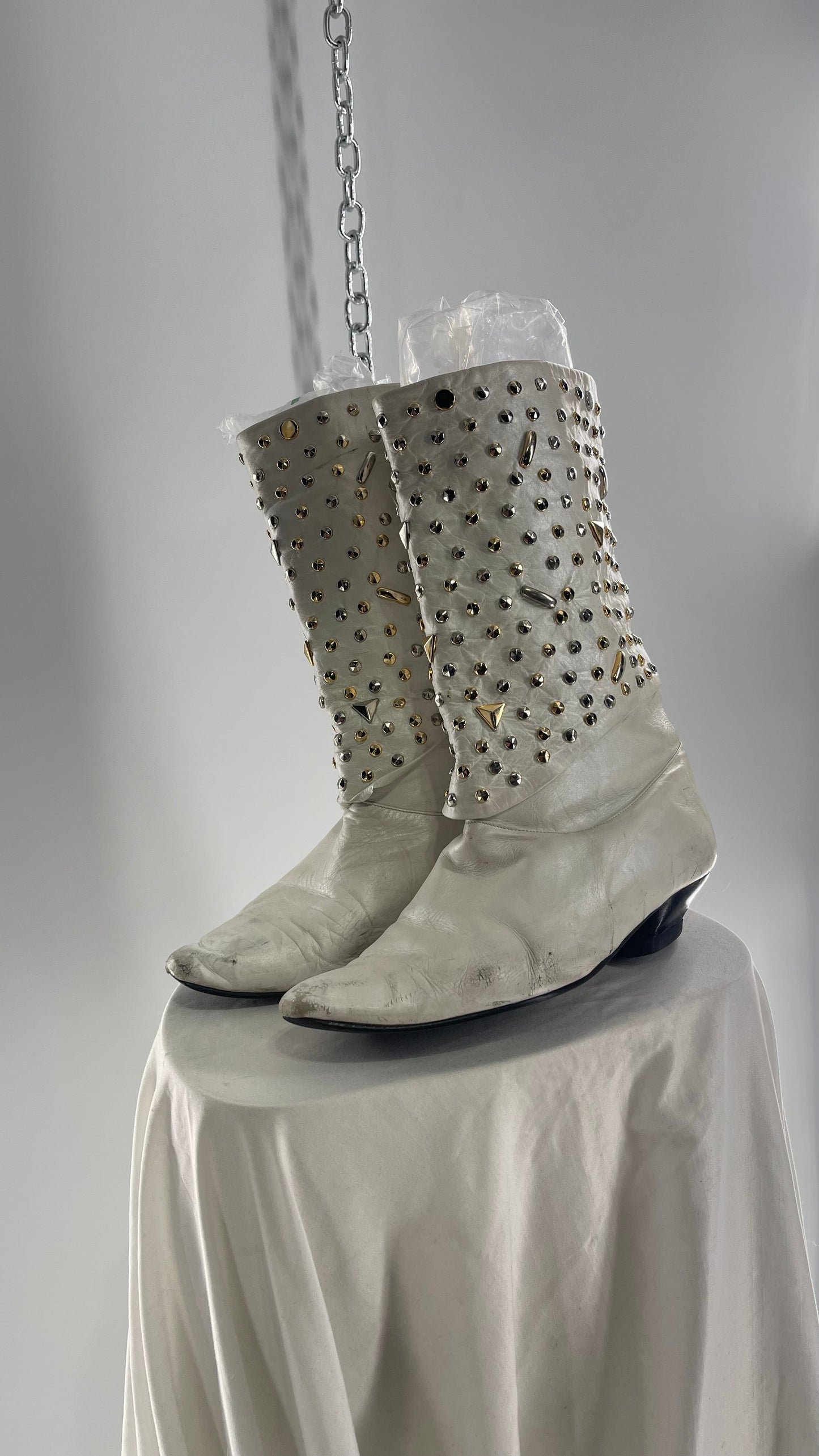 Vintage 1980s Fantasy Collection White Leather Pointed Boots with Mixed Metal Studs (8)