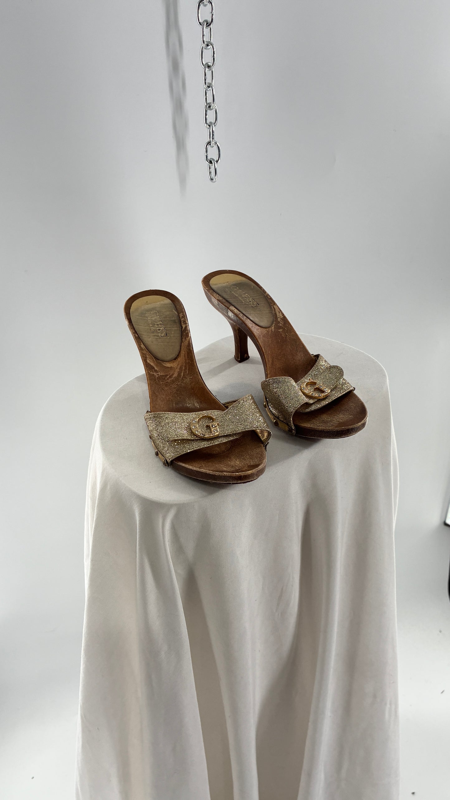 Vintage GUESS Kitten Heels with Gold Glitter Strap and Metal “G” Emblem (7)