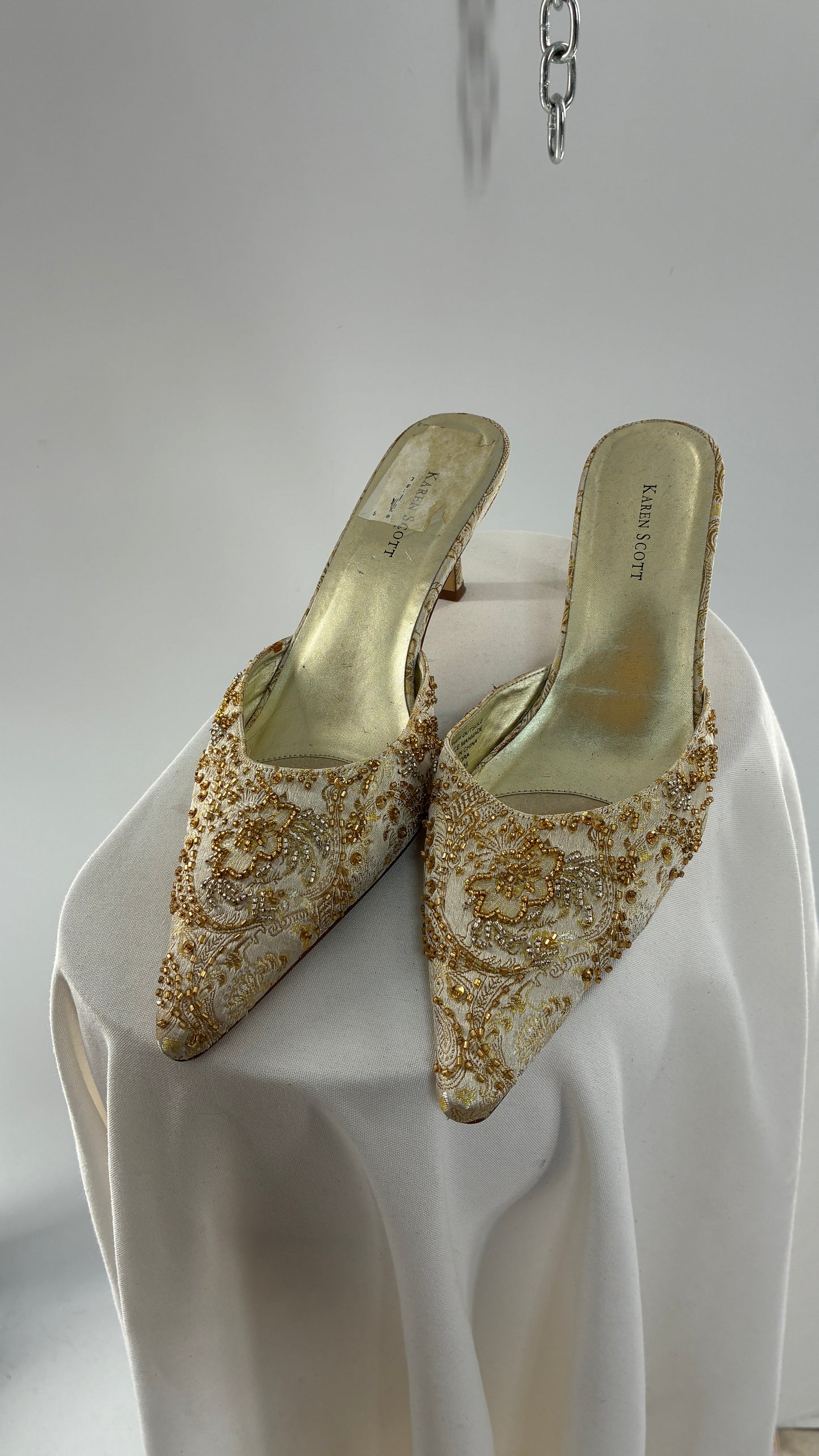 Vintage Karen Scott Samora Brocade Ivory and Gold Beaded Pointed Toe Kitten Heel (9.5)