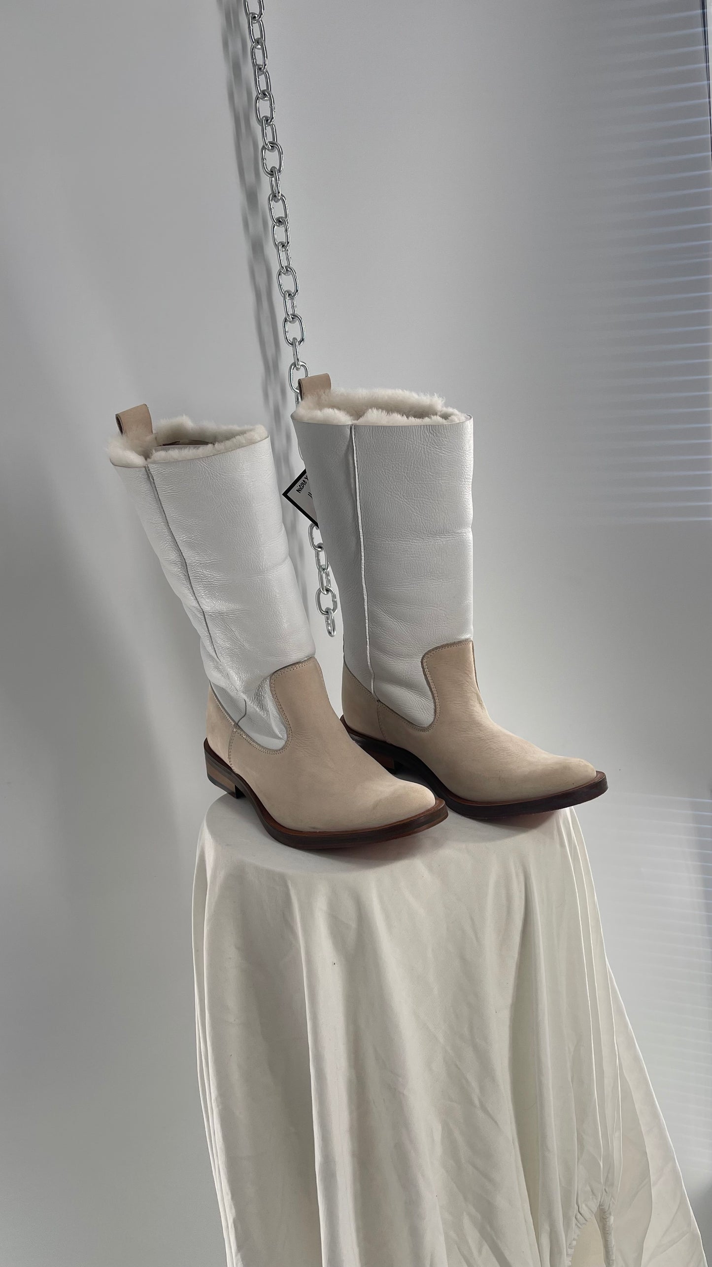 Nicole Farhi White Leather/Suede Boot with Tan Suede Base and Fur Lining (38)