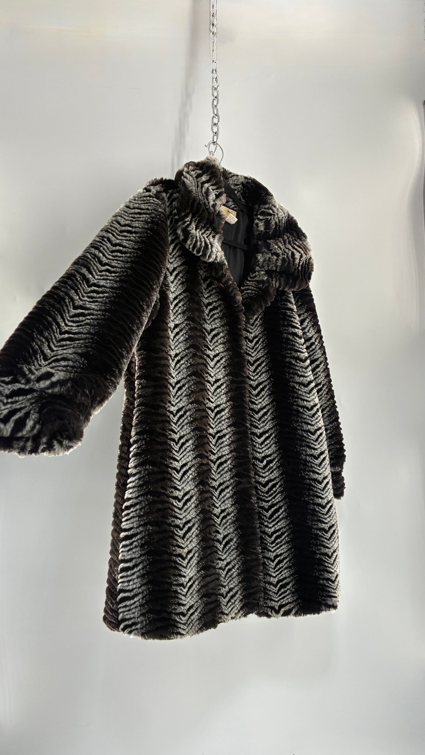 Vintage NOVA Gray and Black Herringbone Patterned Faux Fur Coat (Large)