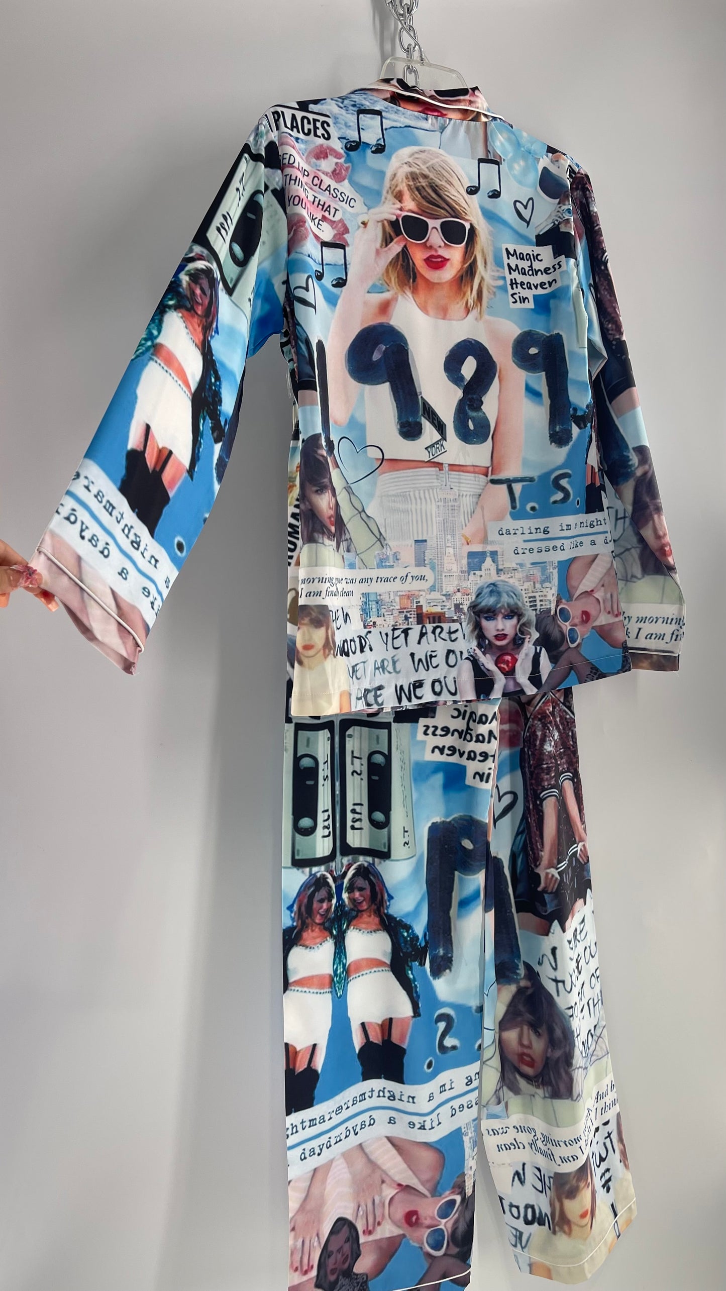 Taylor Swift All Over Graphic Printed Pijamas (Medium)