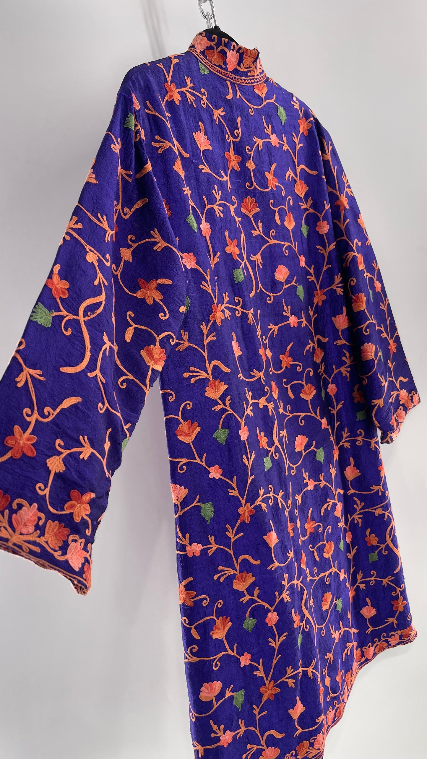 Vintage 1970s Indian Silk Long Purple Kashmiri Coat with Contrasting Embroidered Coral/Salmon Florals (S/M)