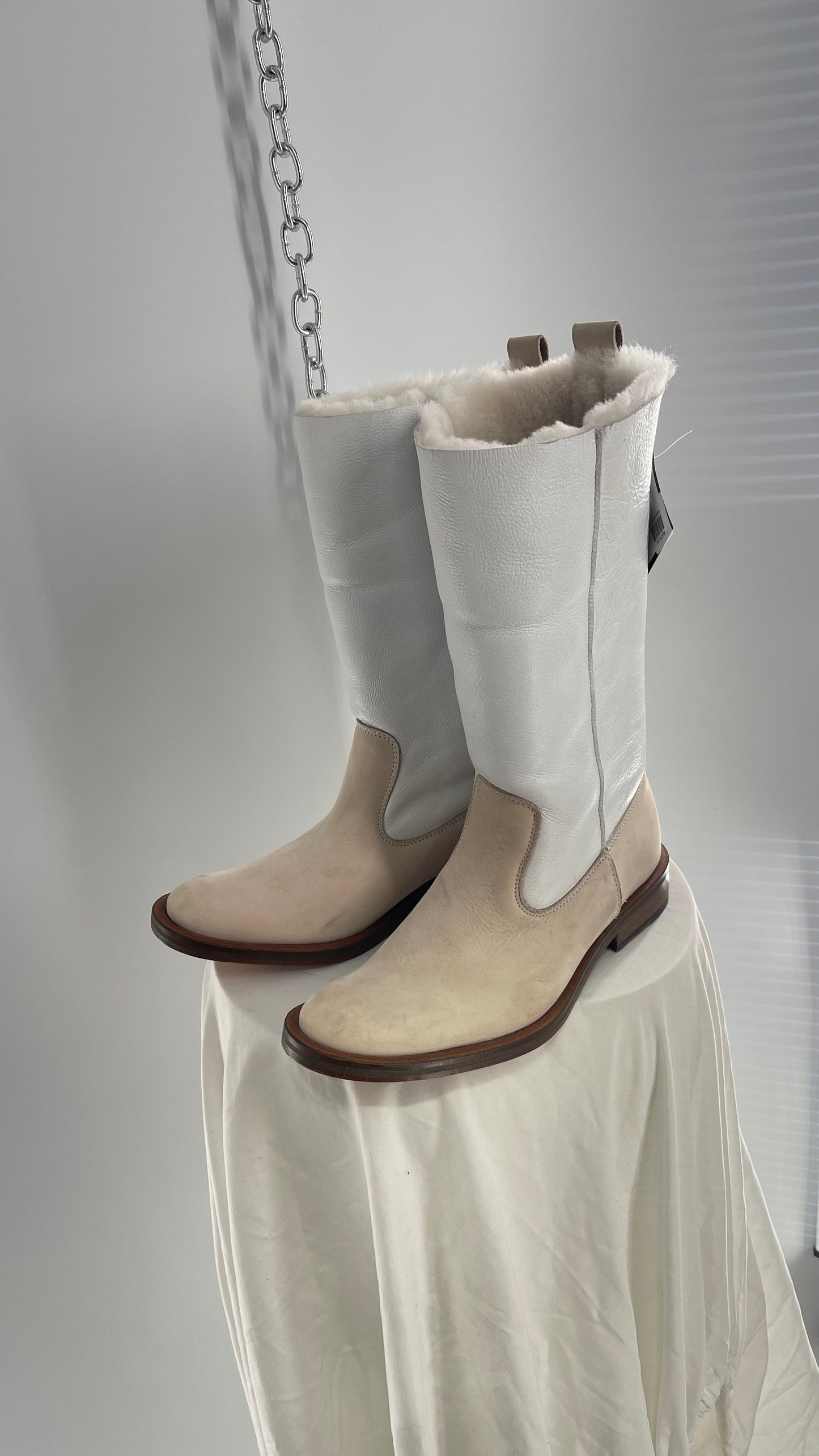 Nicole Farhi White Leather/Suede Boot with Tan Suede Base and Fur Lining (38)