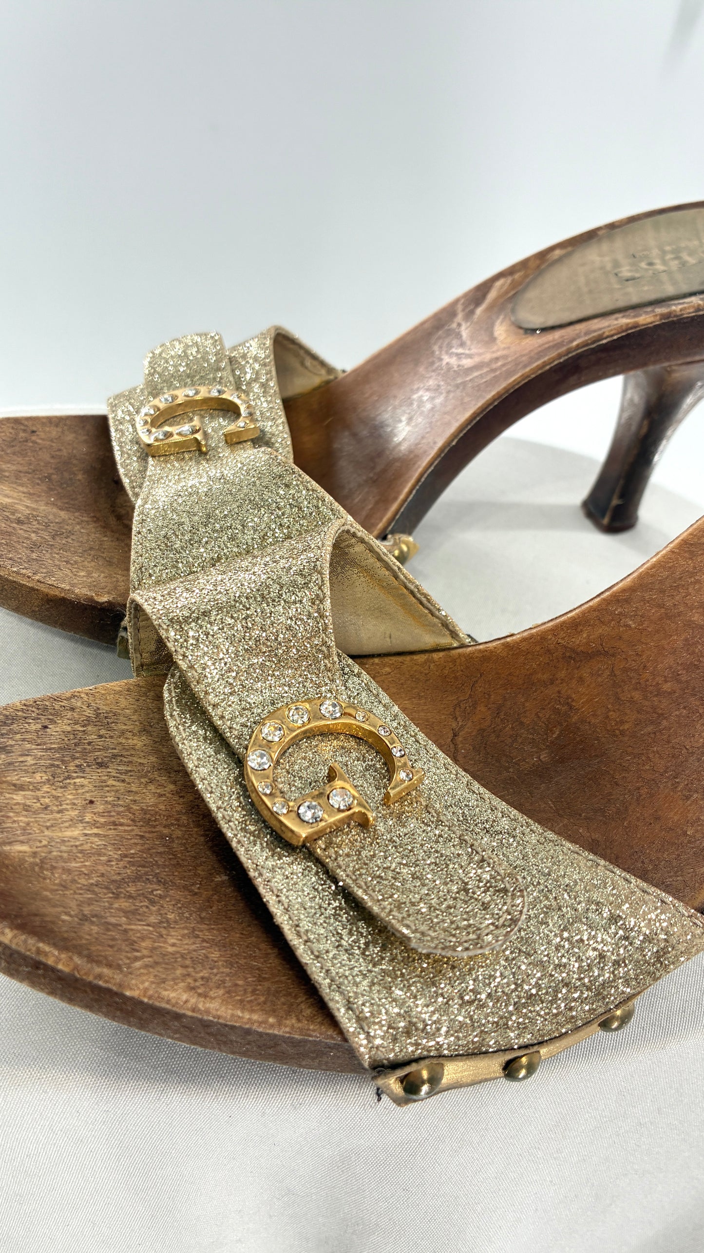 Vintage GUESS Kitten Heels with Gold Glitter Strap and Metal “G” Emblem (7)