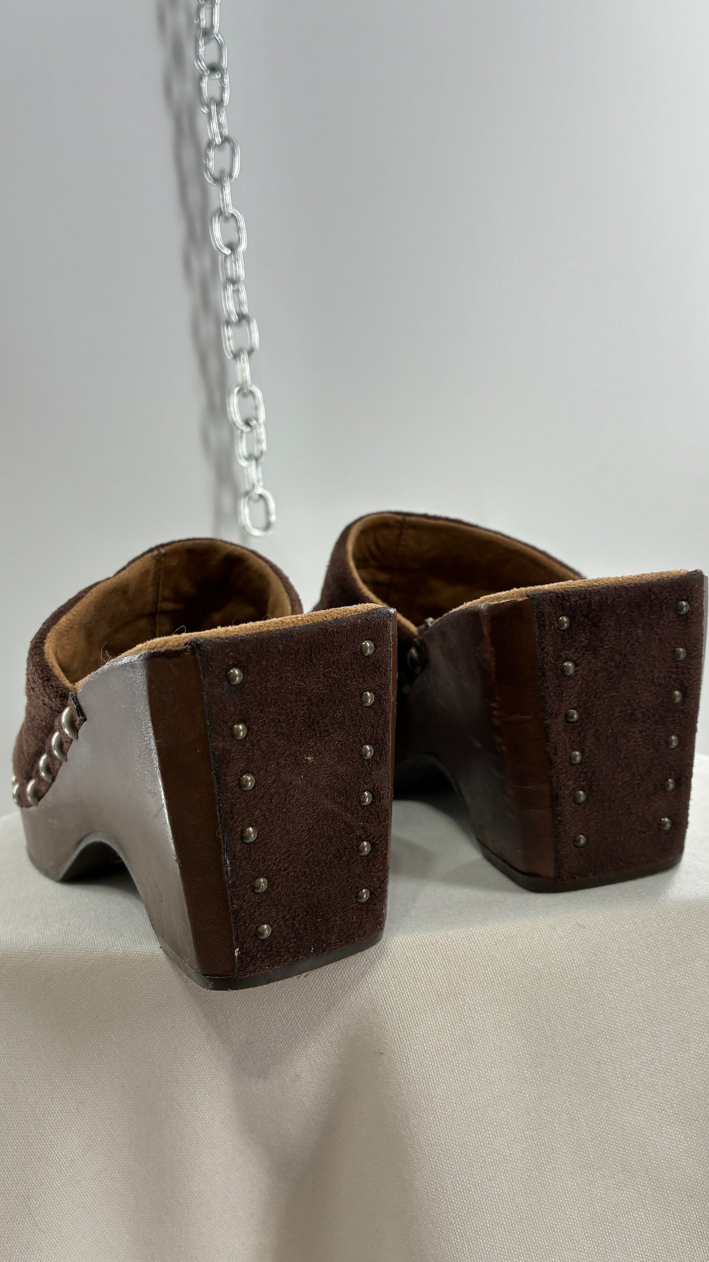 Vintage MUDD Brown Clog with Side Studding and Embroidered Details (6.5)