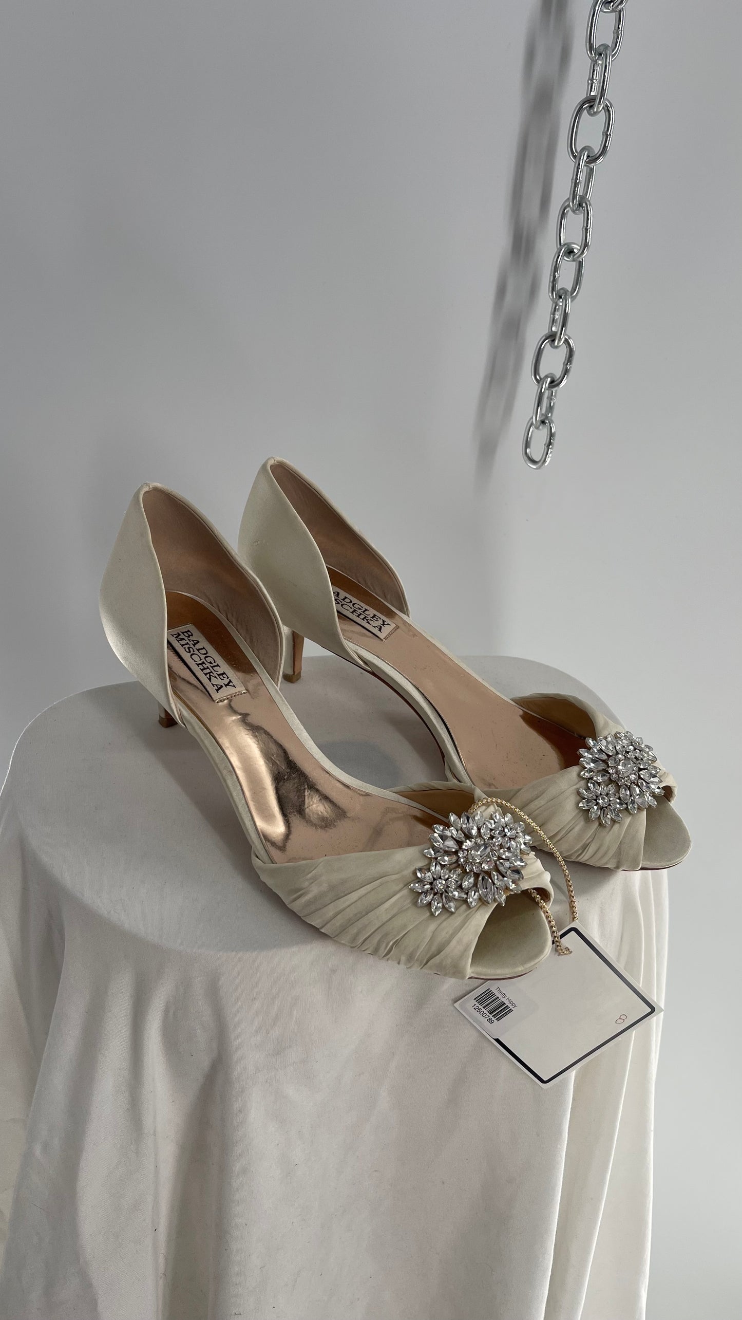 Badgley Mischka Ivory Satin Peep Toe Kitten Heel with Crystal Broche (8)