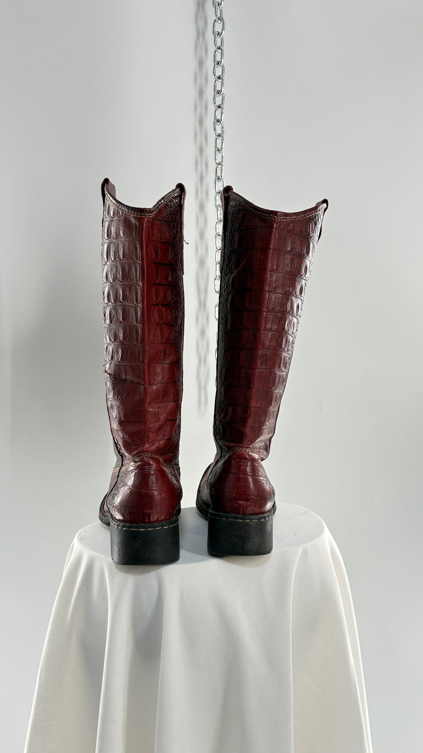 Vintage BORN Red Genuine Leather Crocodile Embossed Pointed Toe Boots (8.5)