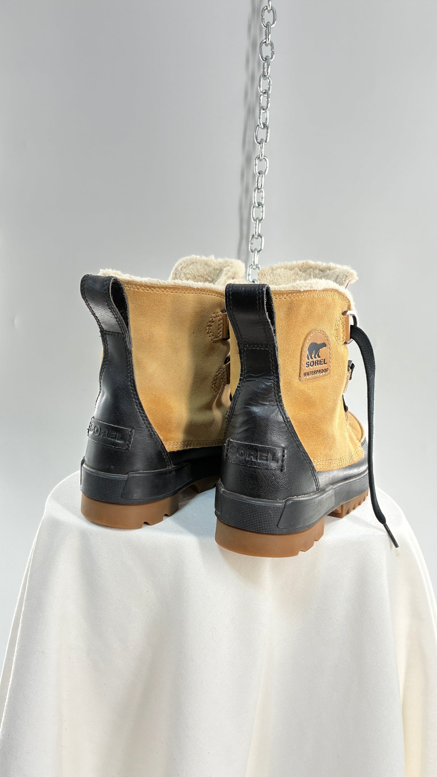 SOREL Tivoli Boots Tan with Thick Black Laces (7.5)