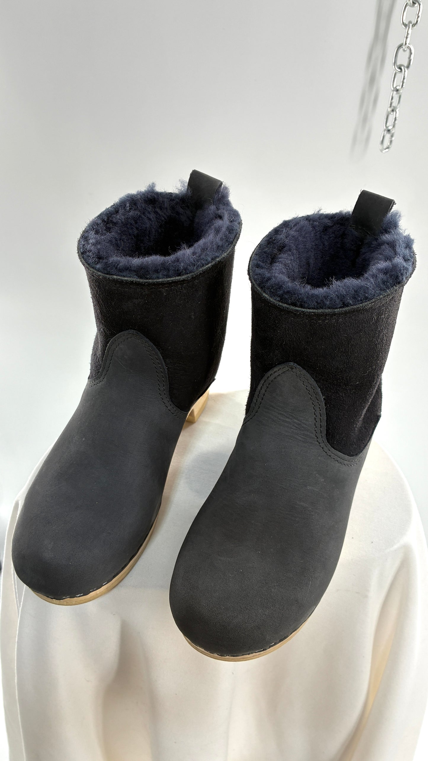 Vintage SVEN Black Leather Clog Boot with Sherpa Lining (40)